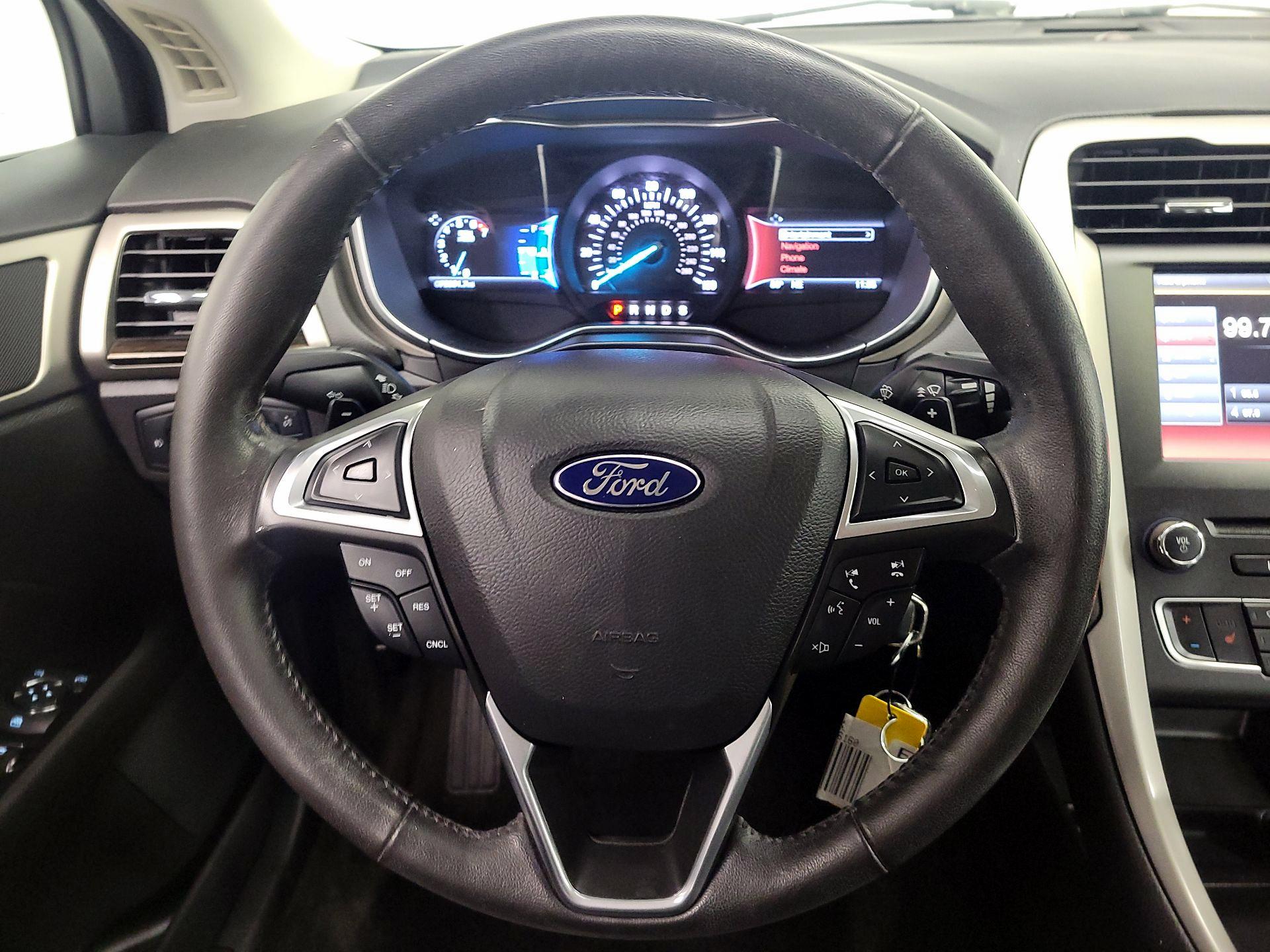 Thumbnail: 2016 Ford Fusion - 10
