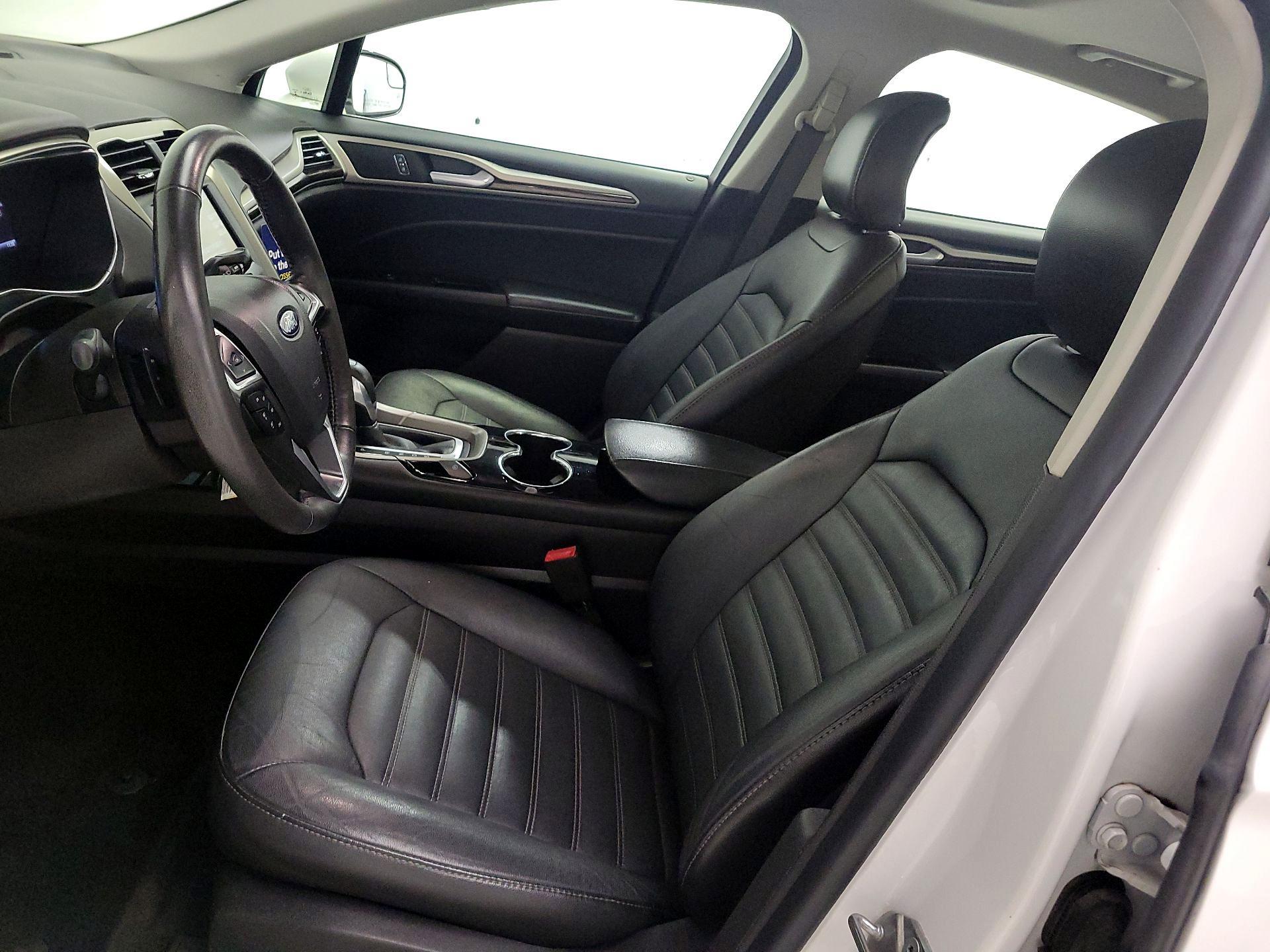 Thumbnail: 2016 Ford Fusion - 11