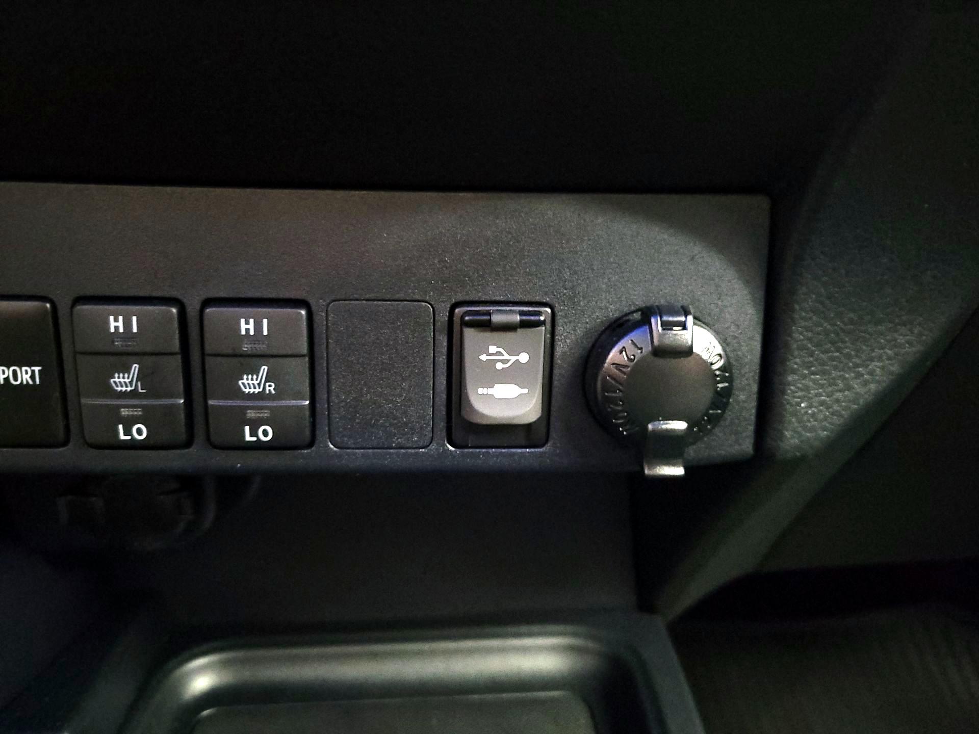 Thumbnail: 2017 Toyota RAV4 - 19