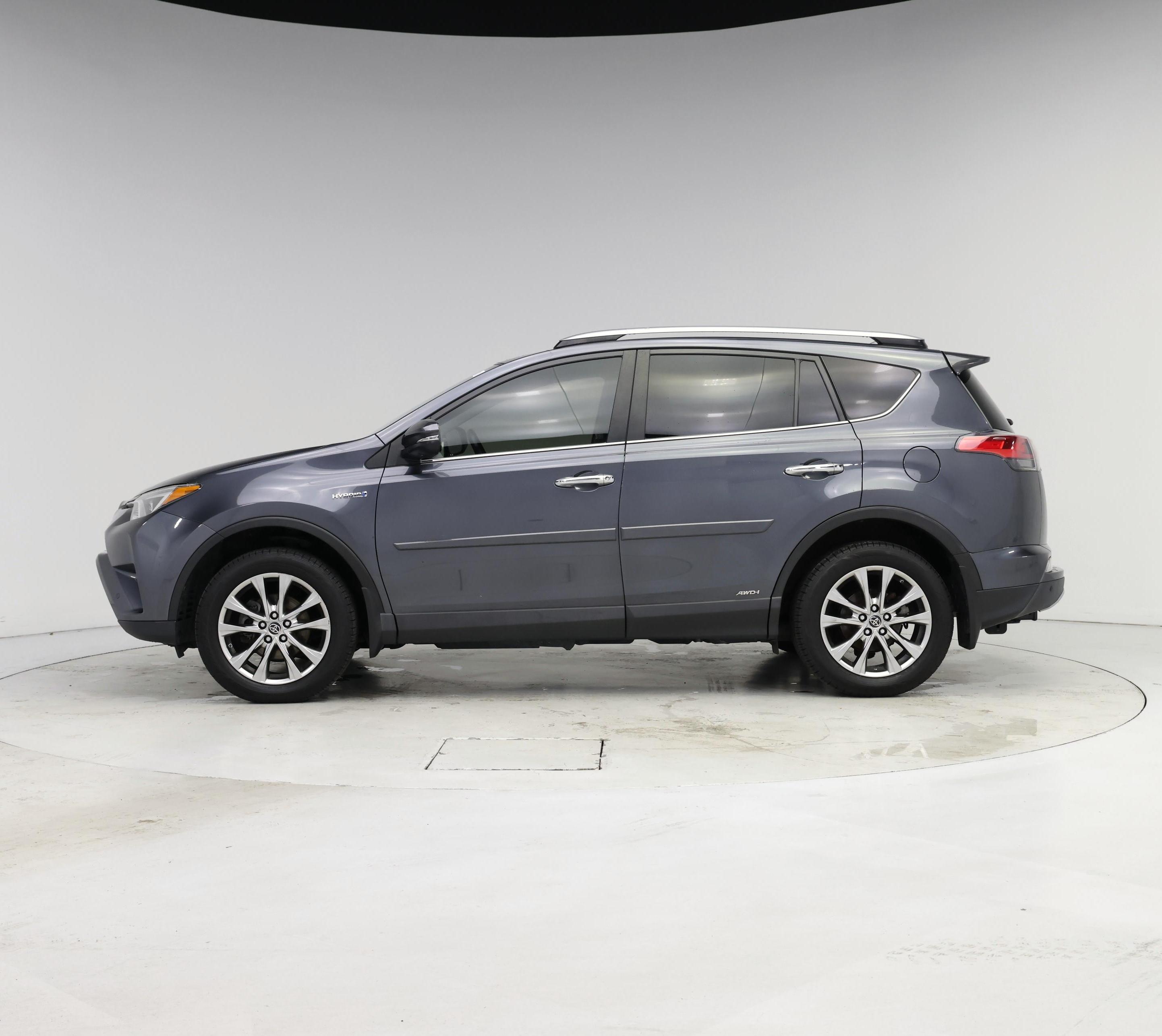 Thumbnail: 2017 Toyota RAV4 - 3