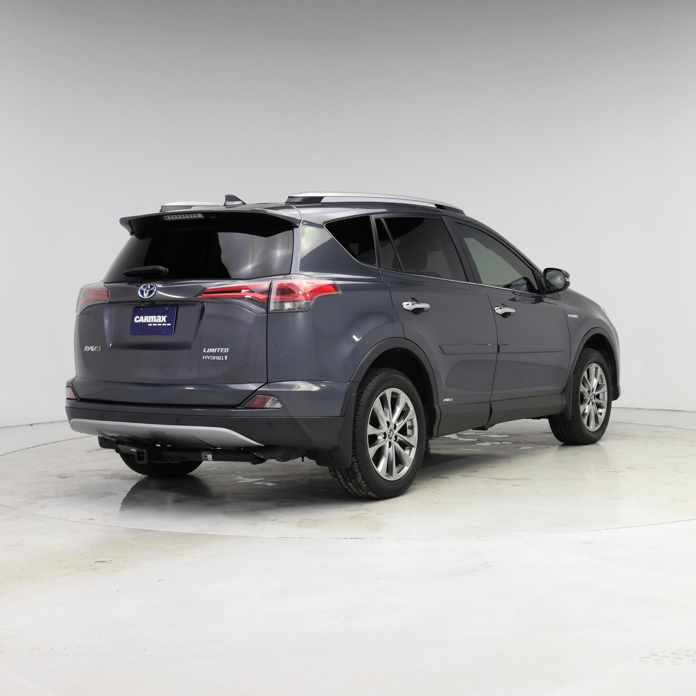 Thumbnail: 2017 Toyota RAV4 - 8