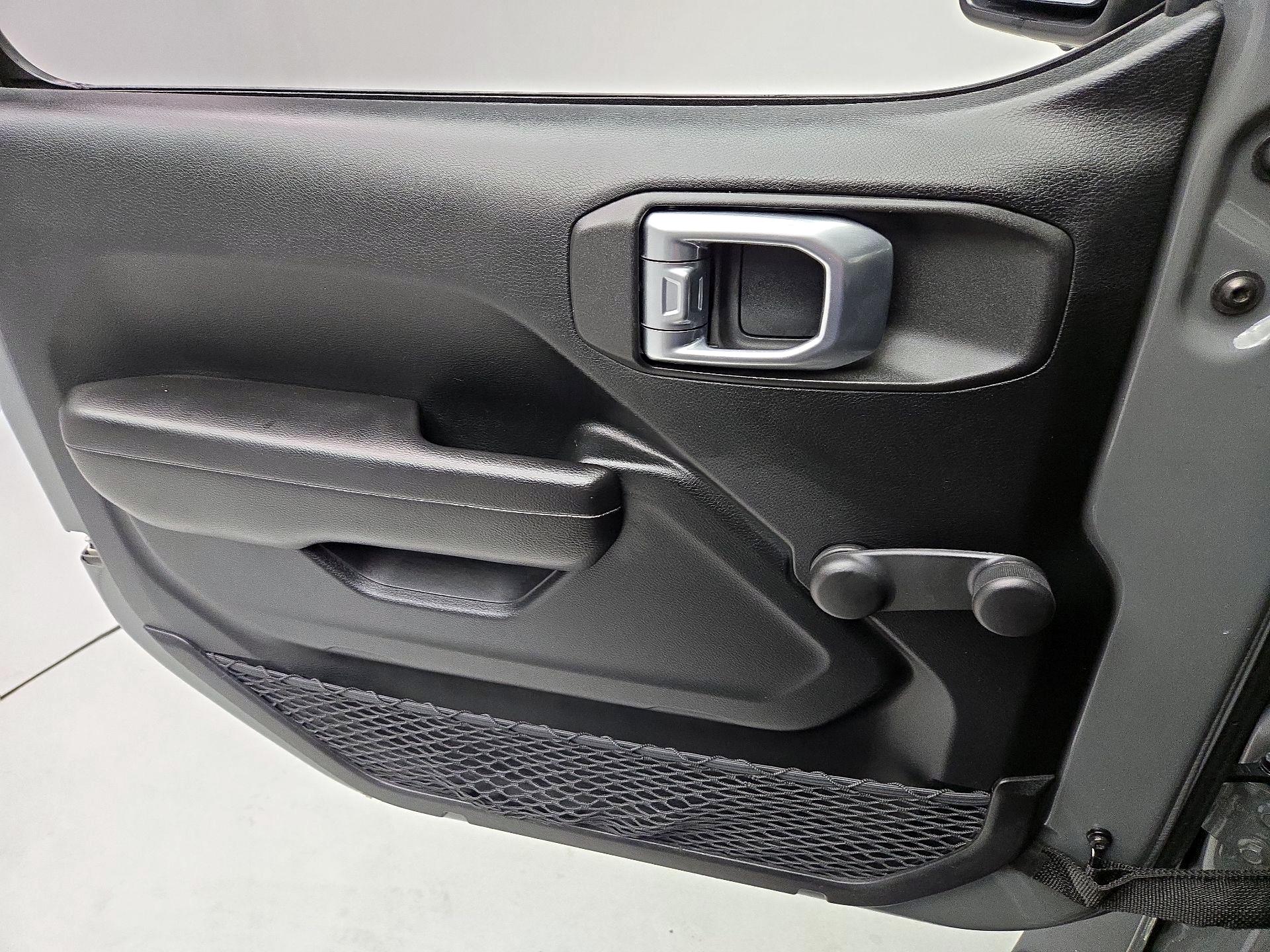 Thumbnail: 2019 Jeep Wrangler - 12