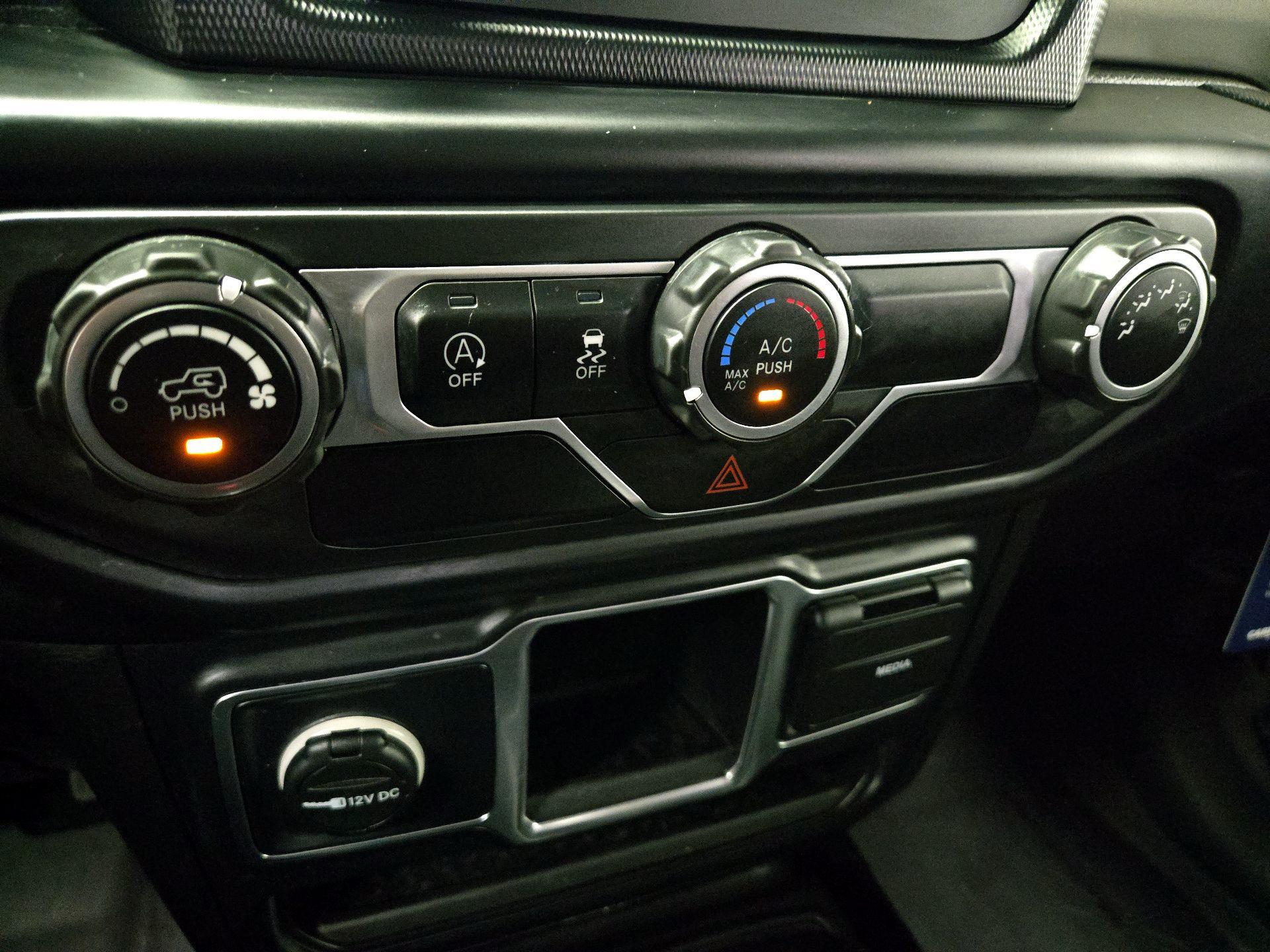 Thumbnail: 2019 Jeep Wrangler - 17