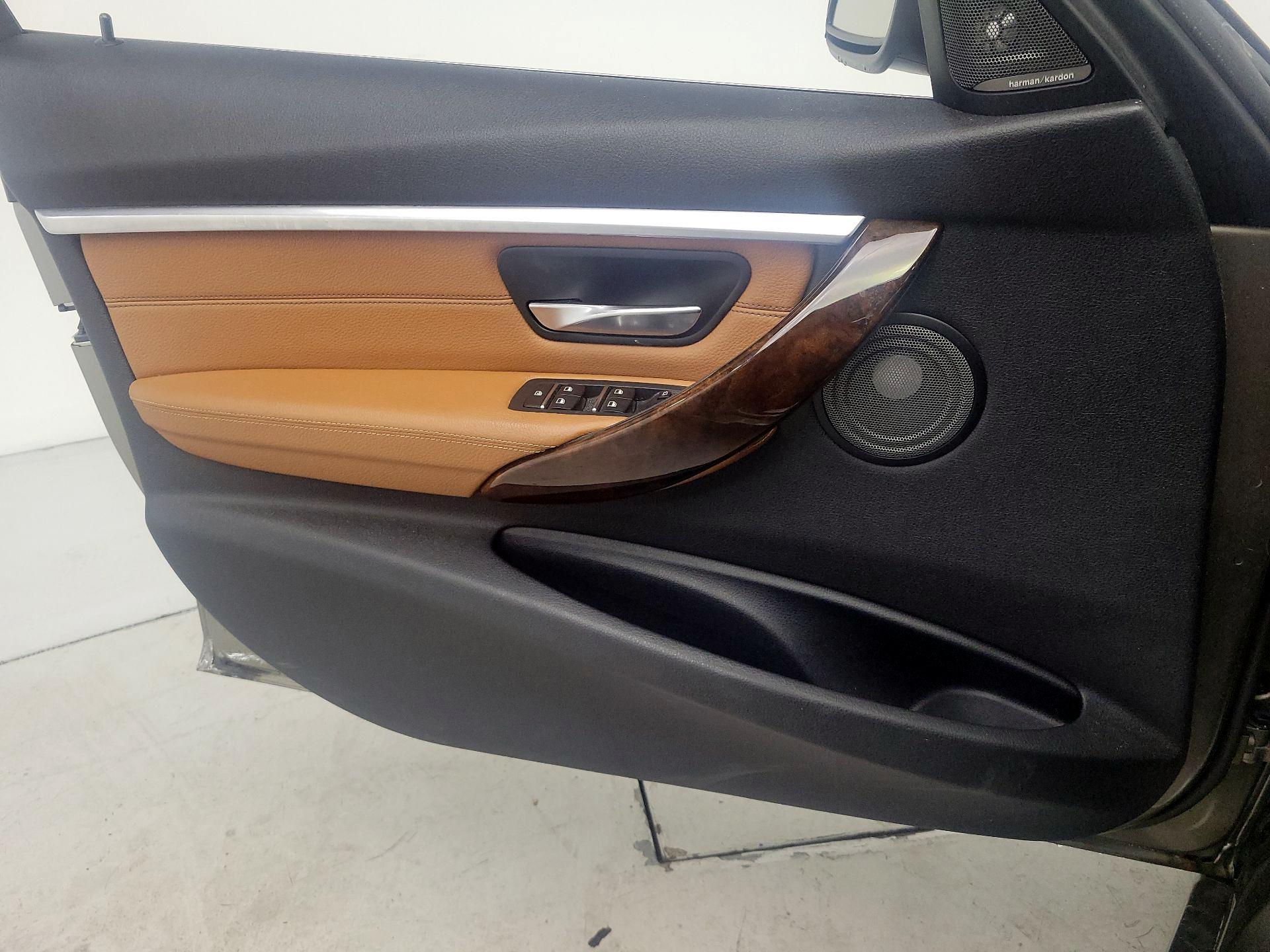 Thumbnail: 2016 BMW 3 Series - 12