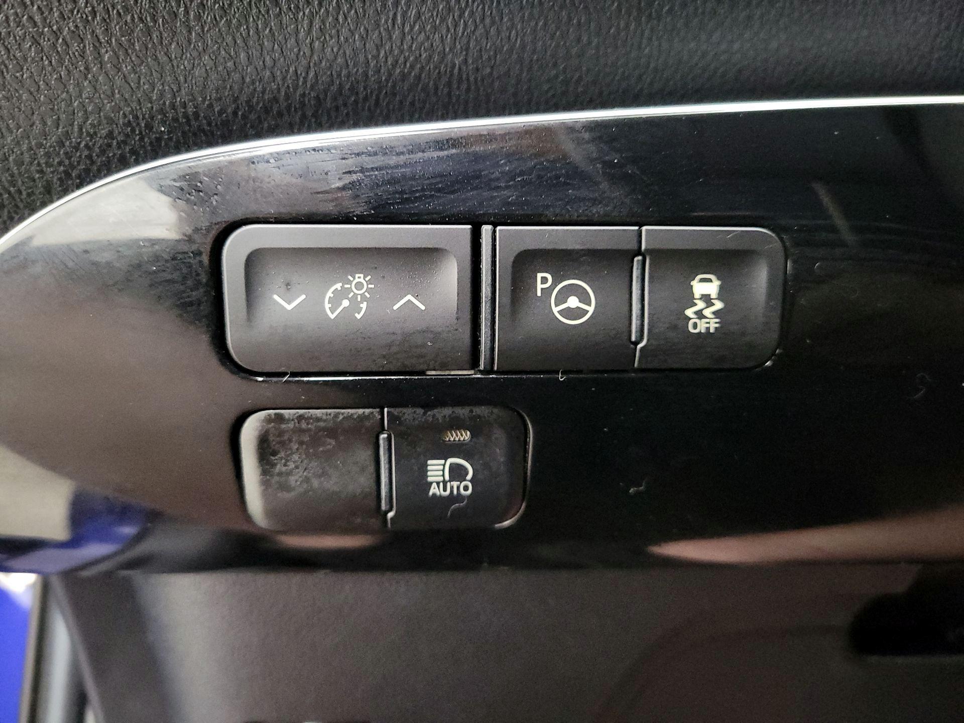Thumbnail: 2018 Toyota Prius - 13