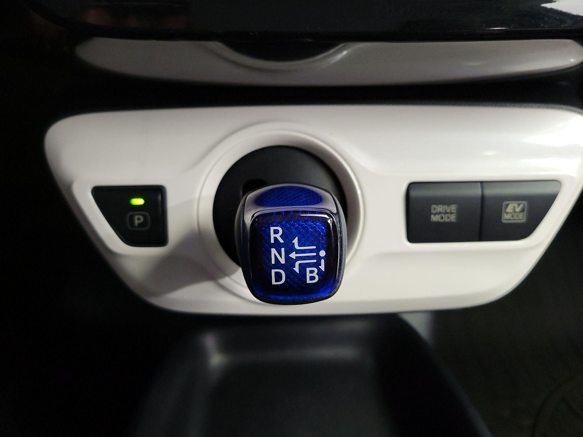 Thumbnail: 2018 Toyota Prius - 17
