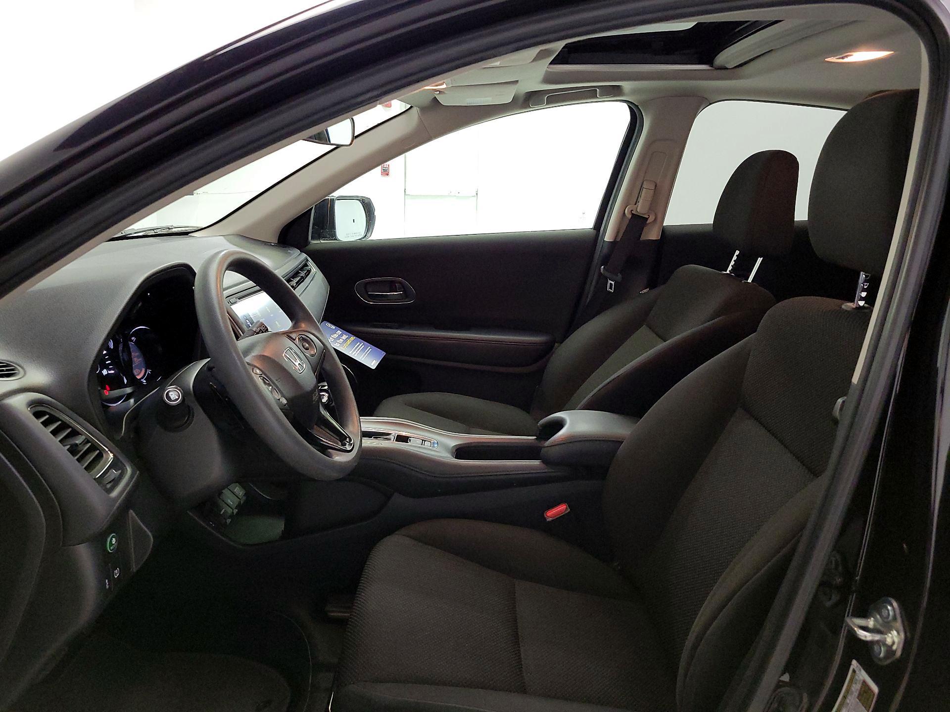 Thumbnail: 2016 Honda HR-V - 11