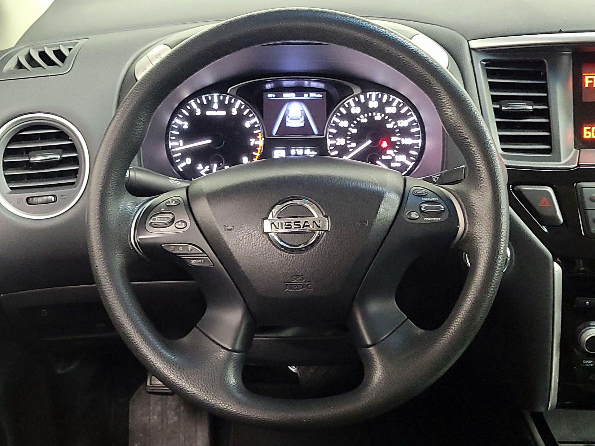 Thumbnail: 2015 Nissan Pathfinder - 10