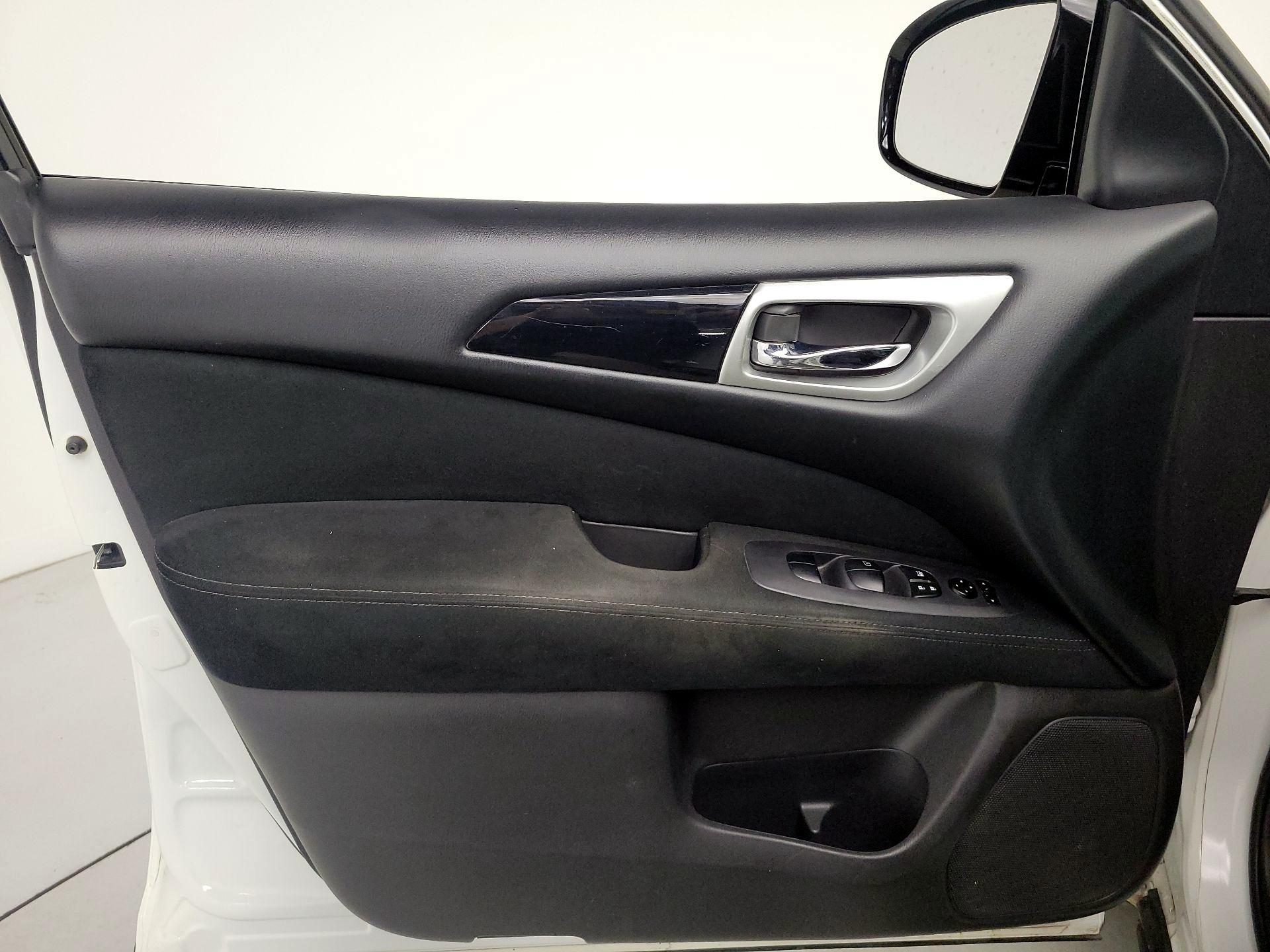 Thumbnail: 2015 Nissan Pathfinder - 12