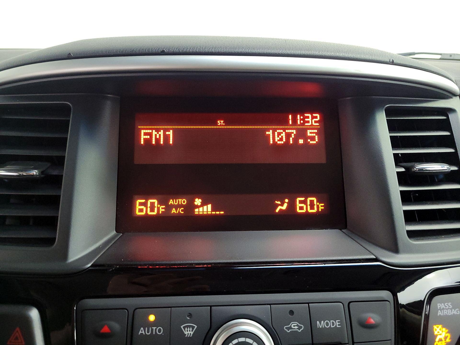 Thumbnail: 2015 Nissan Pathfinder - 14