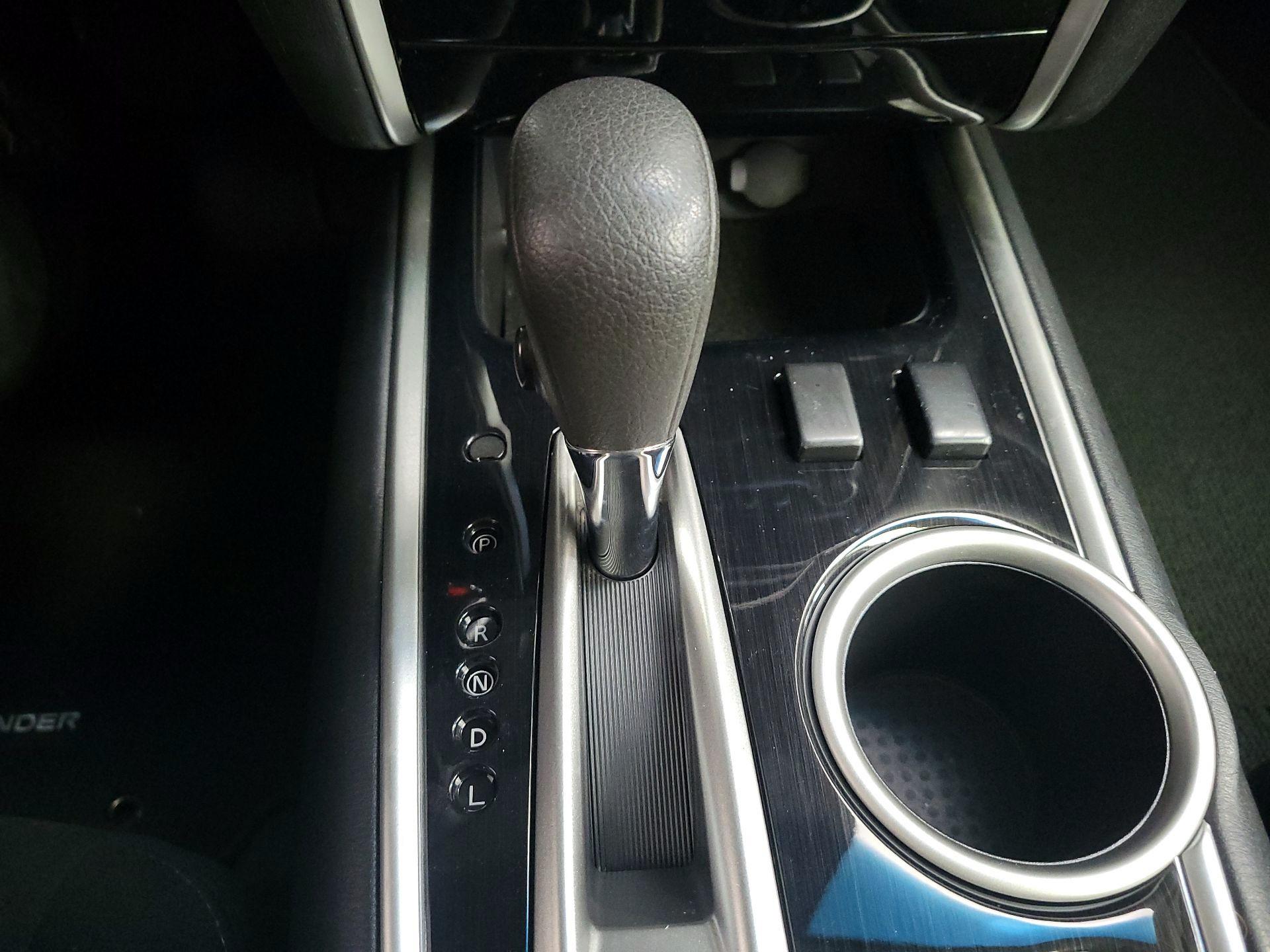 Thumbnail: 2015 Nissan Pathfinder - 16