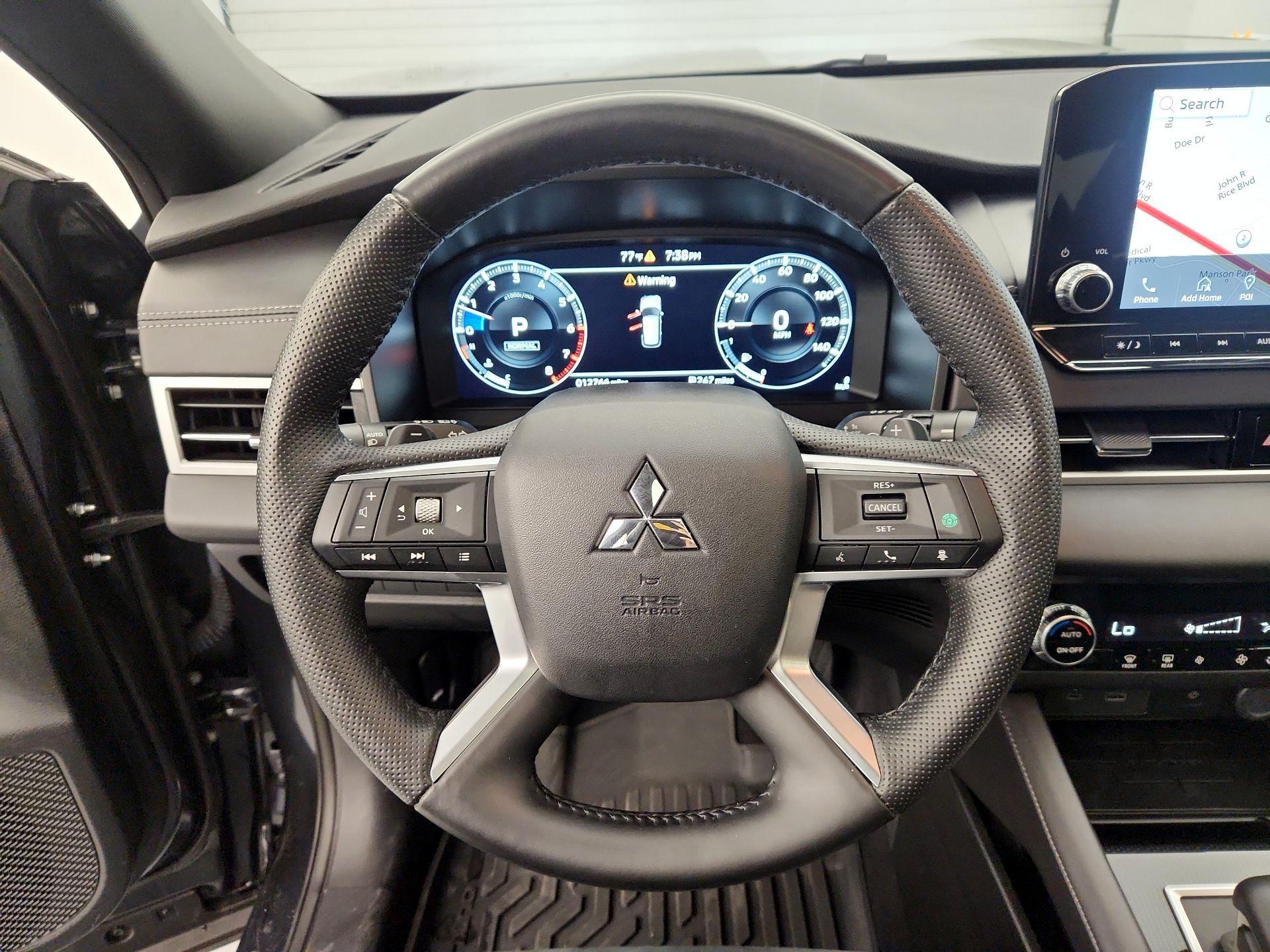 Thumbnail: 2024 Mitsubishi Outlander - 10