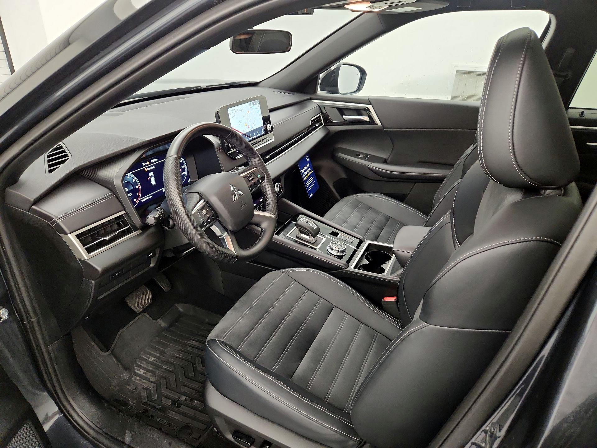Thumbnail: 2024 Mitsubishi Outlander - 11