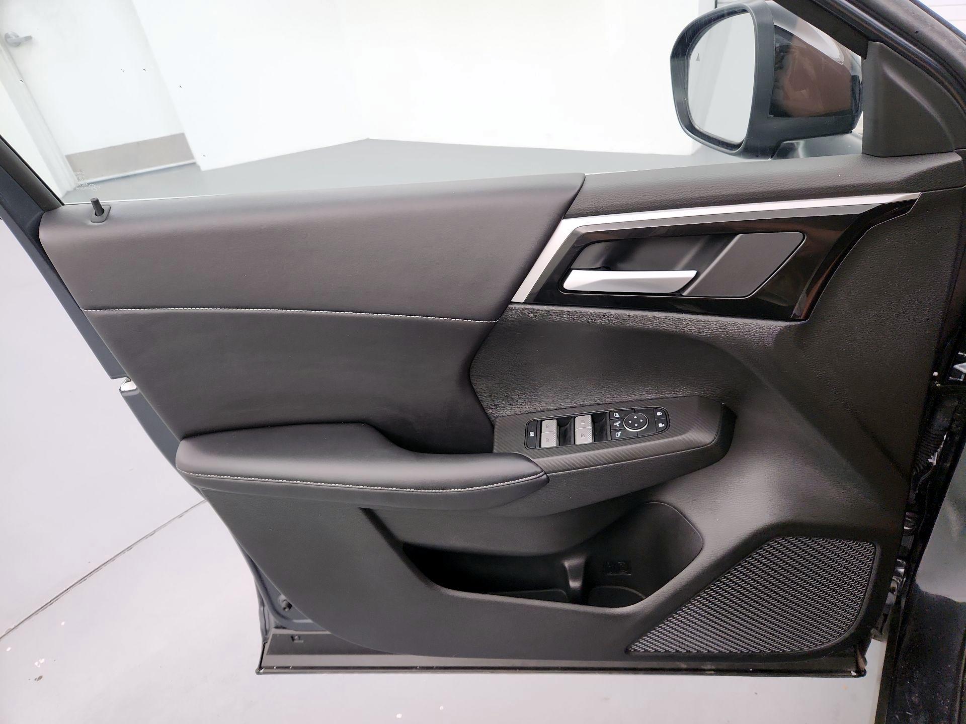Thumbnail: 2024 Mitsubishi Outlander - 12