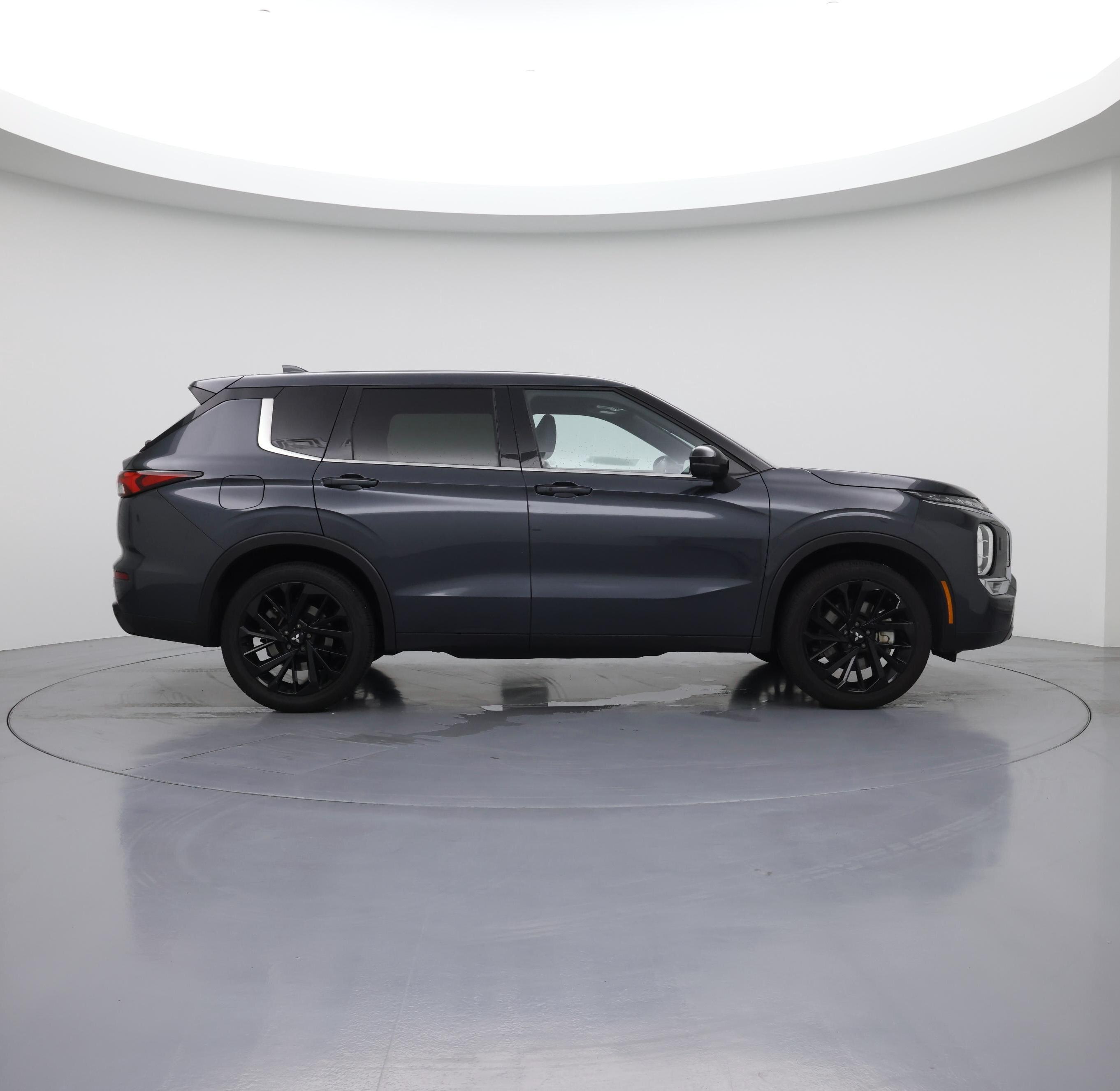 Thumbnail: 2024 Mitsubishi Outlander - 7