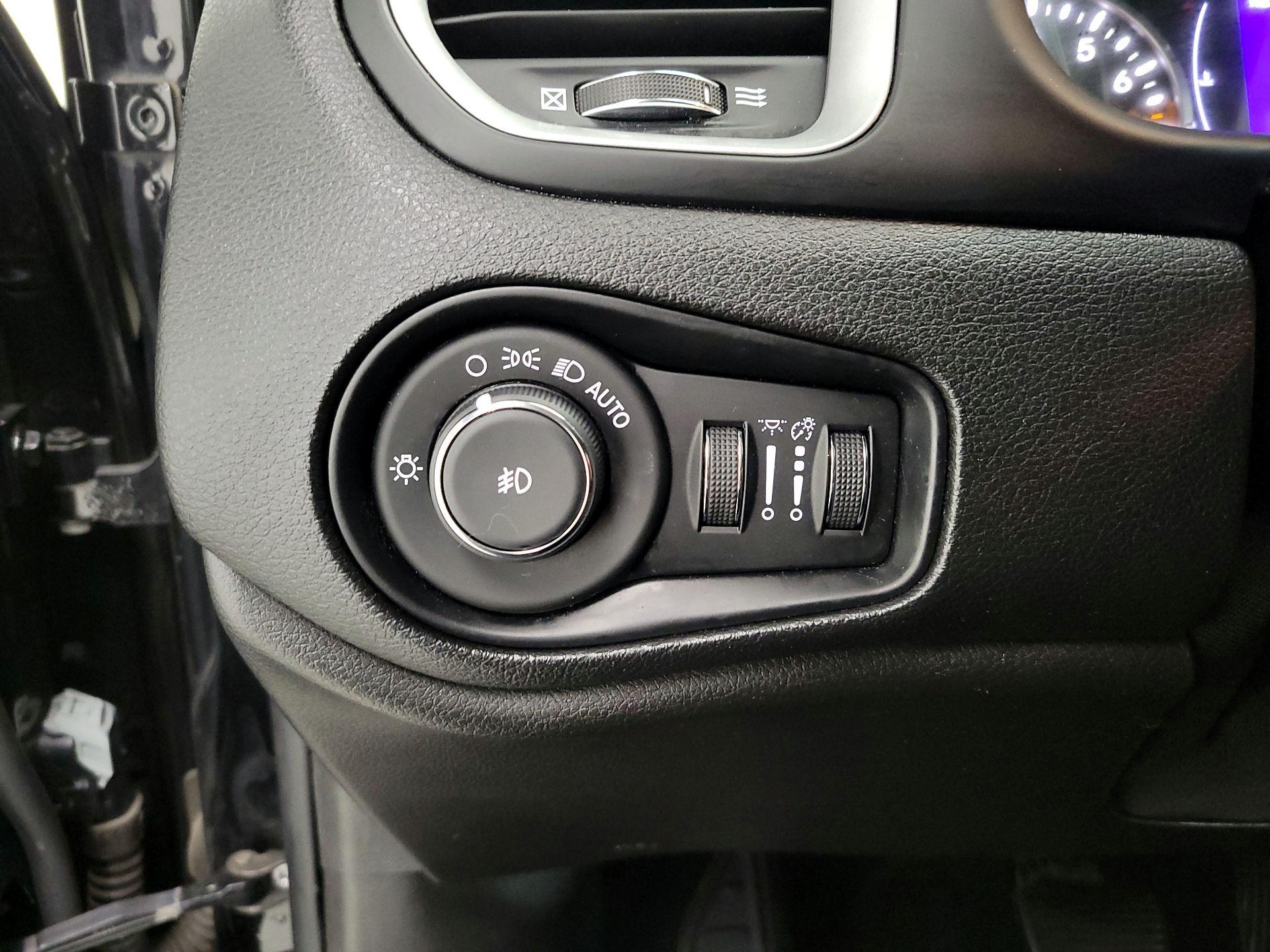 Thumbnail: 2018 Jeep Renegade - 13