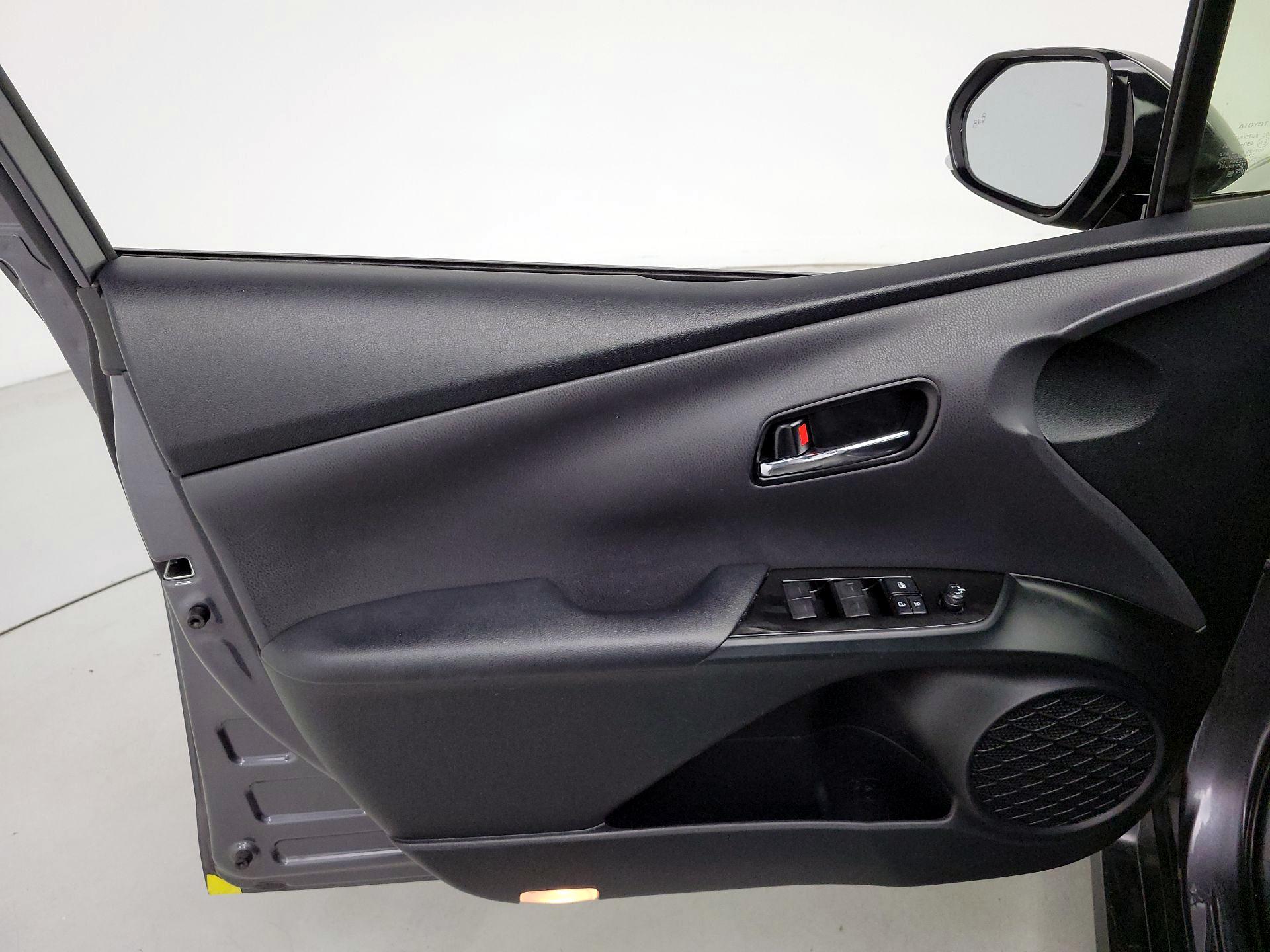 Thumbnail: 2019 Toyota Prius - 12