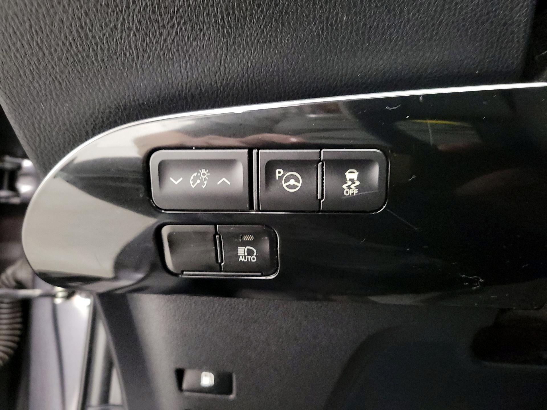 Thumbnail: 2019 Toyota Prius - 13