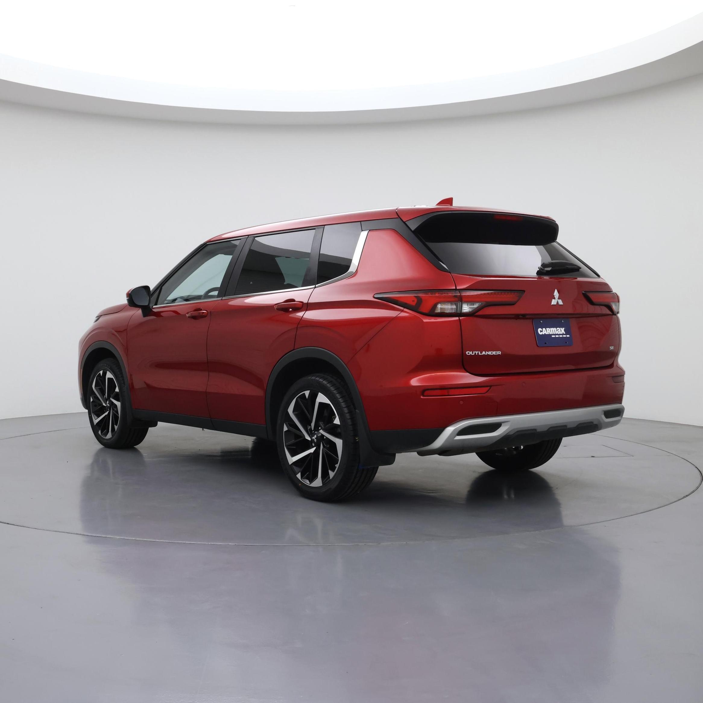 Thumbnail: 2023 Mitsubishi Outlander - 2