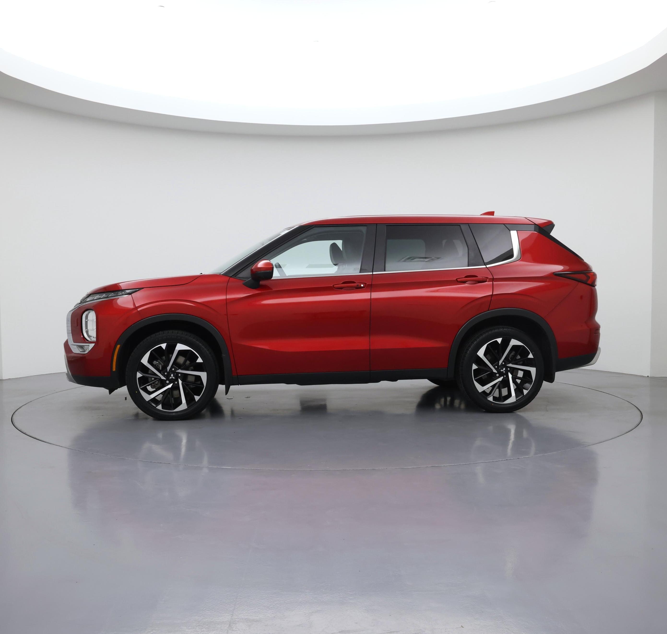 Thumbnail: 2023 Mitsubishi Outlander - 3