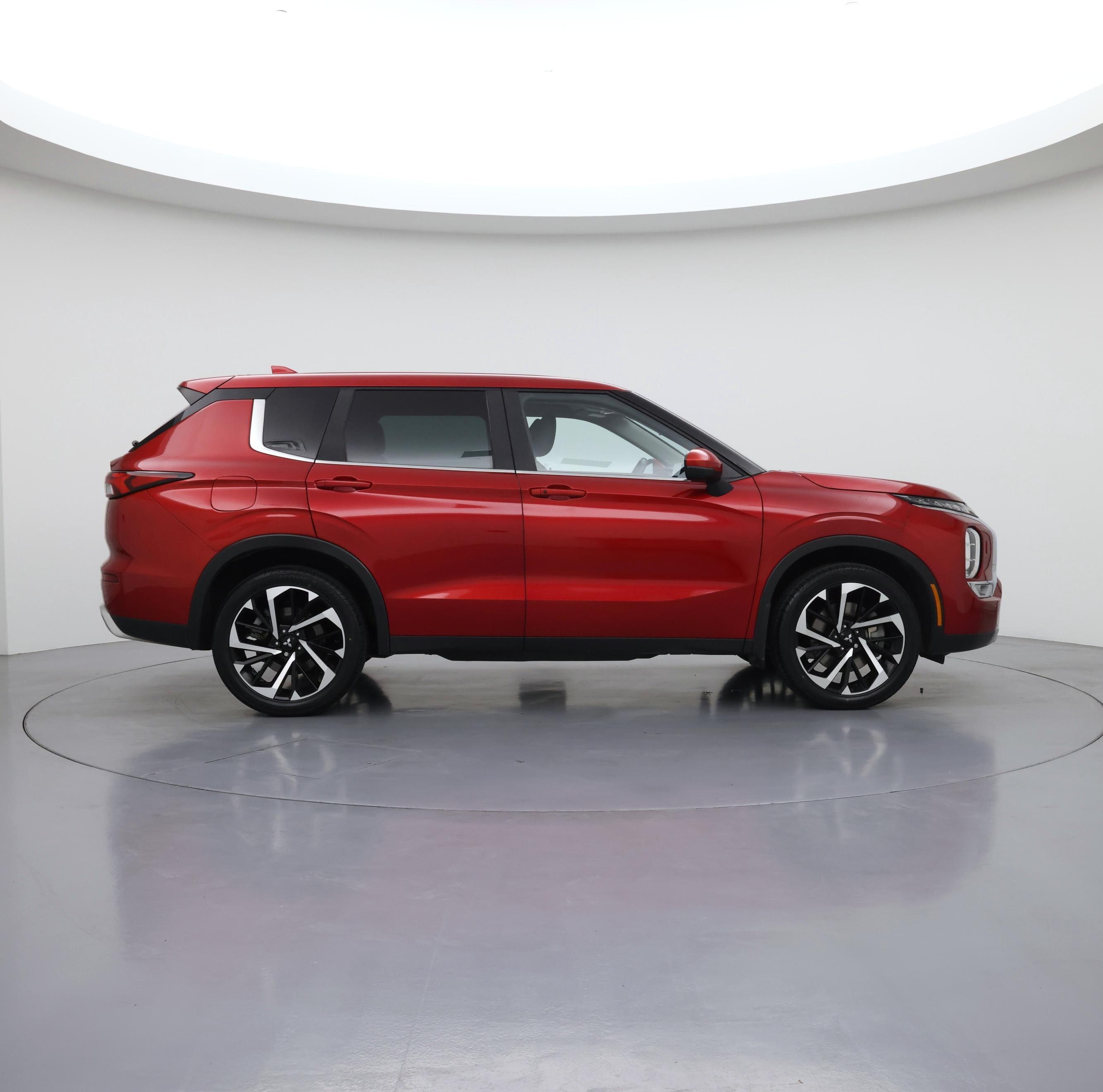 Thumbnail: 2023 Mitsubishi Outlander - 7
