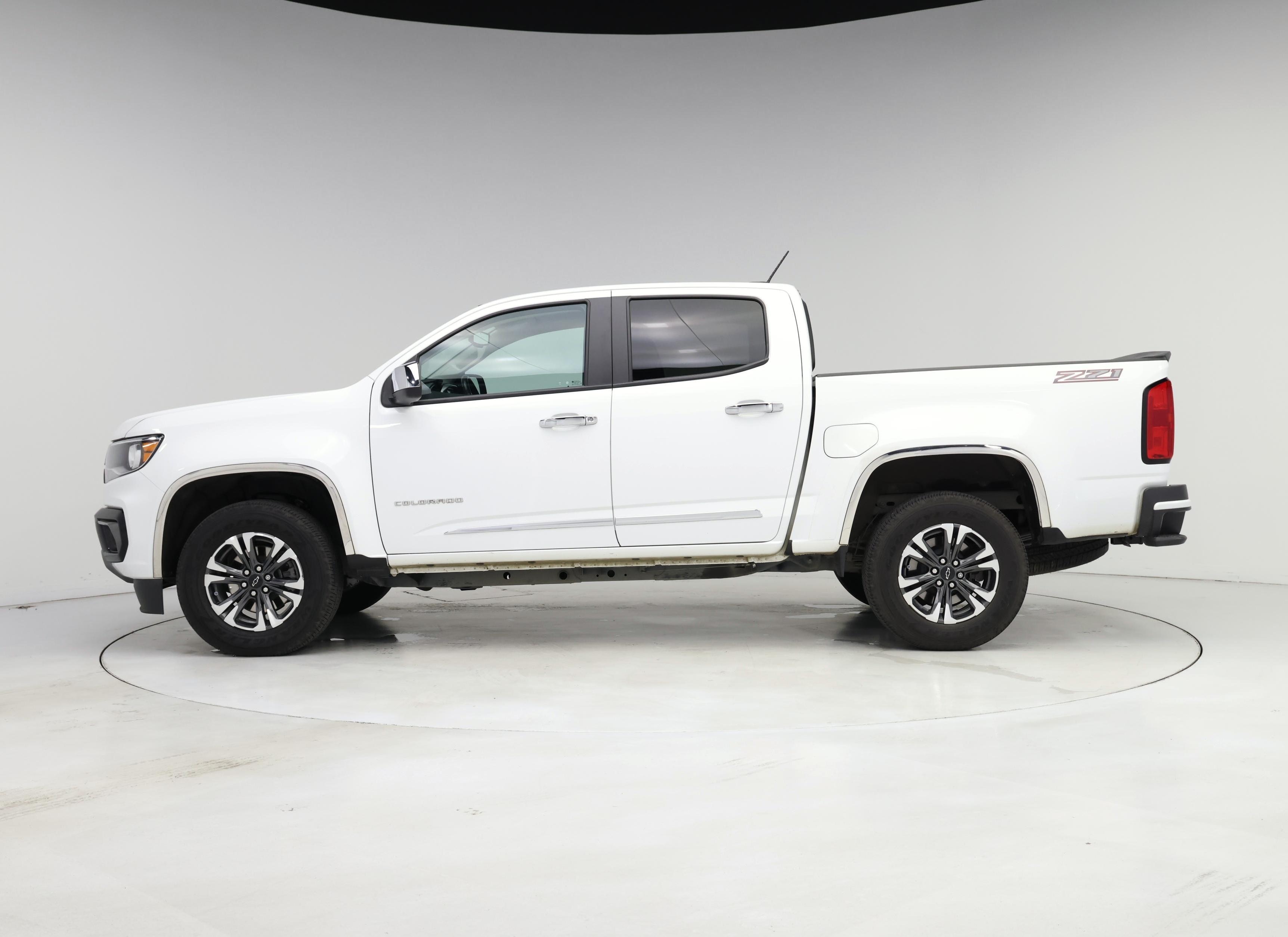 Thumbnail: 2022 Chevrolet Colorado - 3