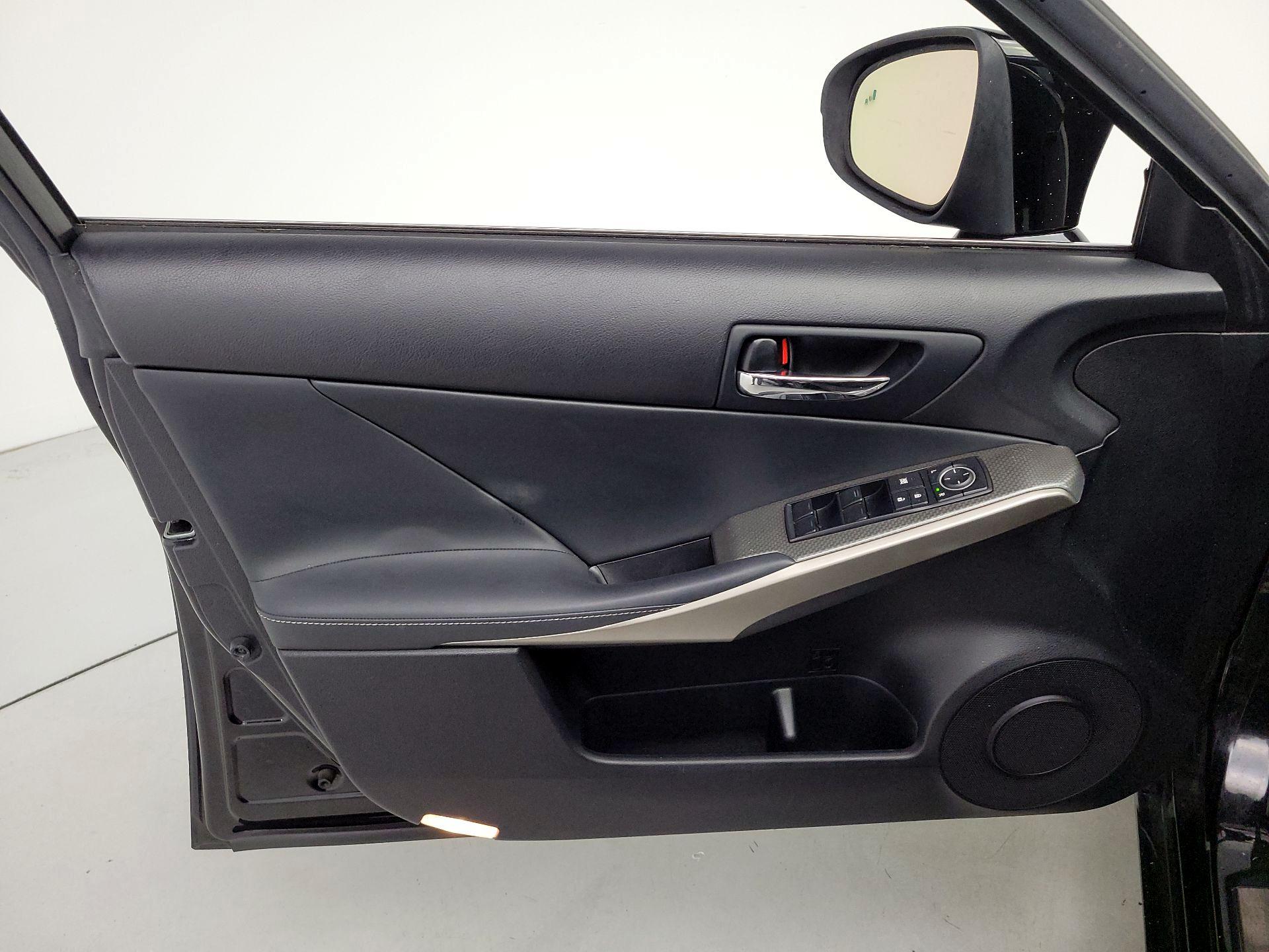 Thumbnail: 2015 Lexus IS - 12