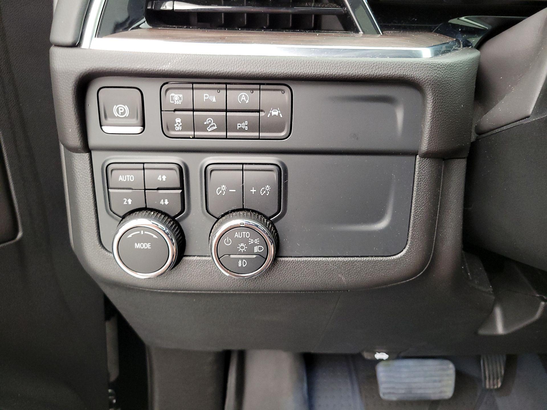 Thumbnail: 2025 Chevrolet Suburban - 13