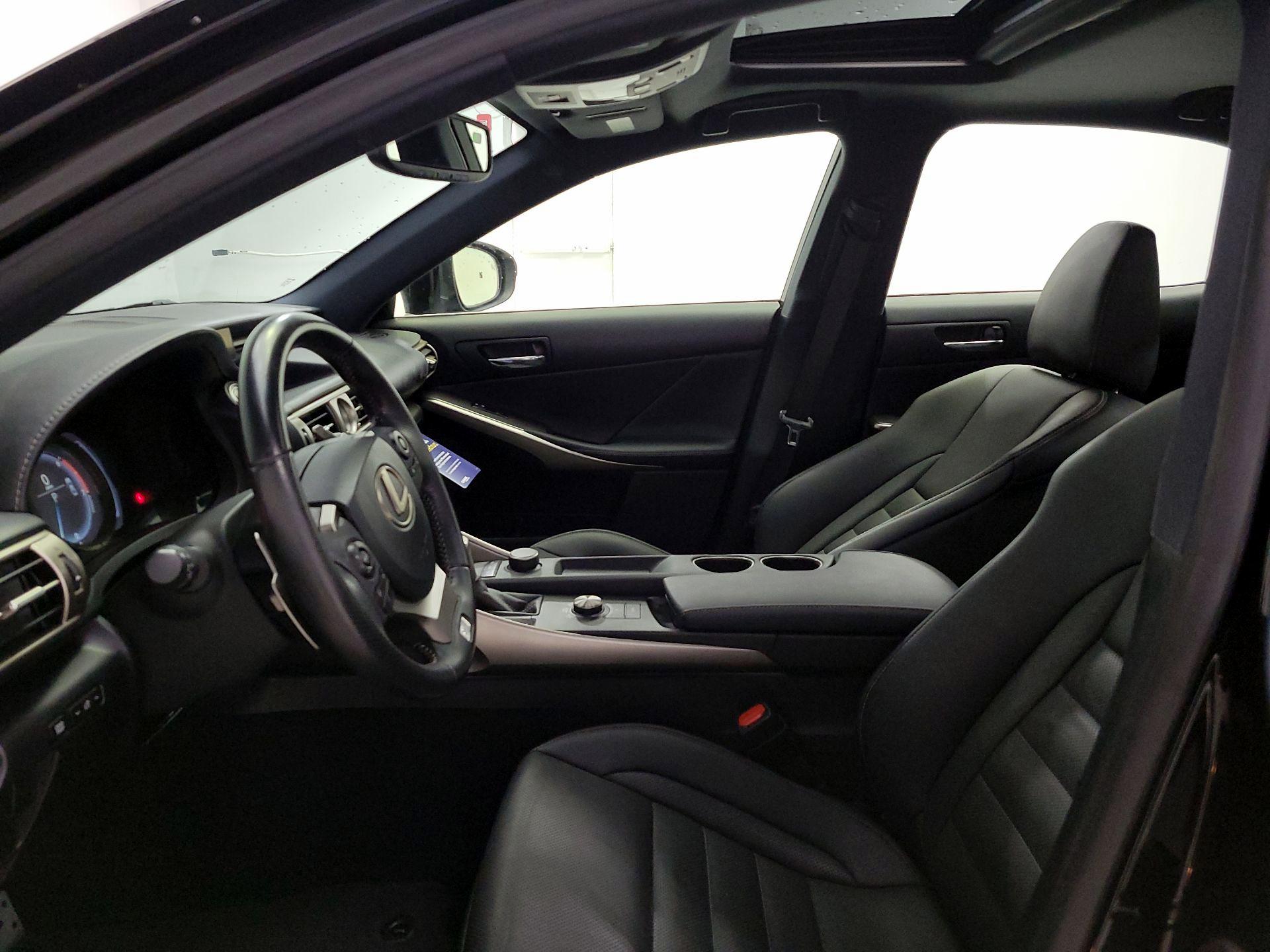 Thumbnail: 2016 Lexus IS - 11