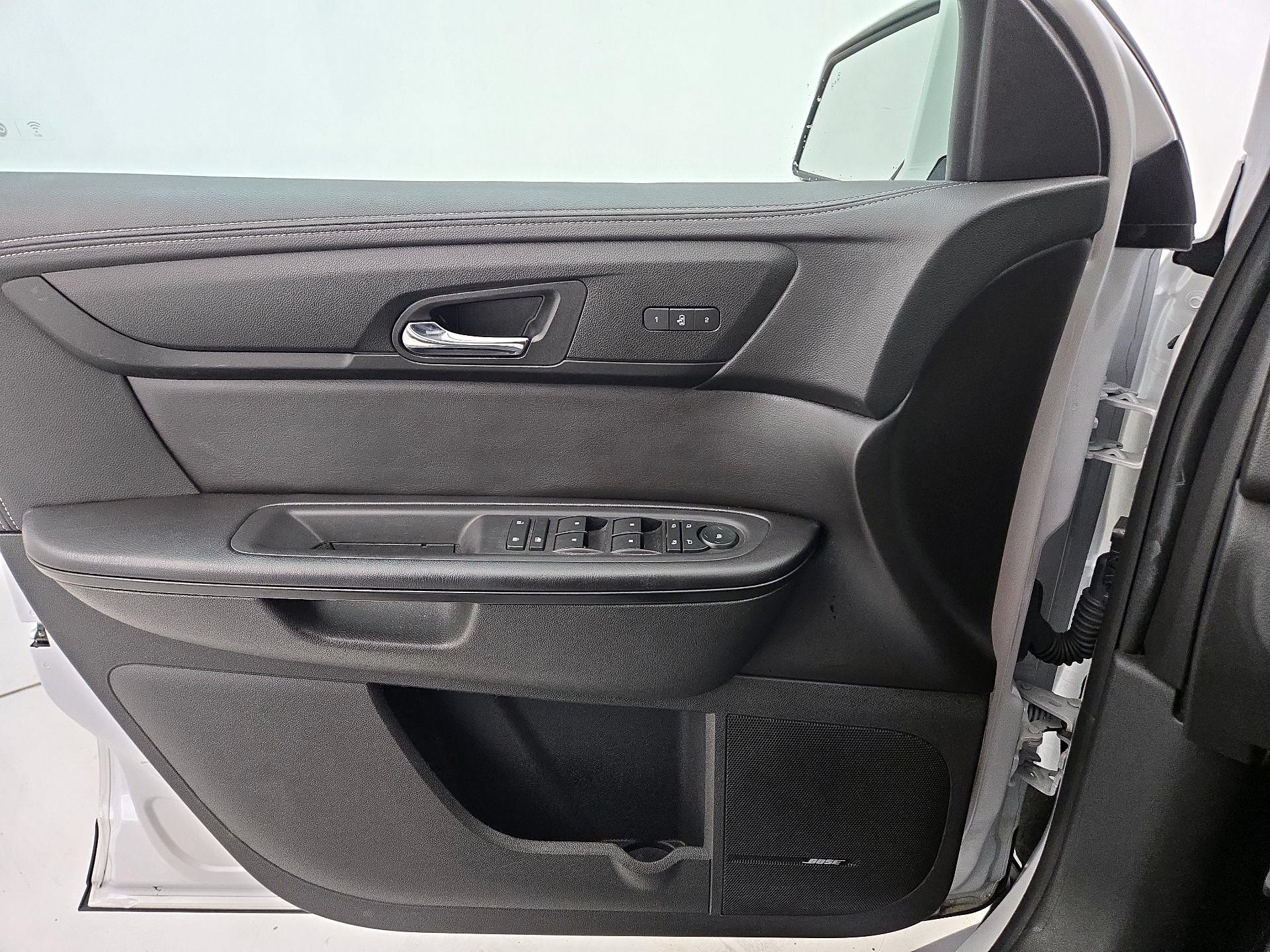 Thumbnail: 2017 Chevrolet Traverse - 12