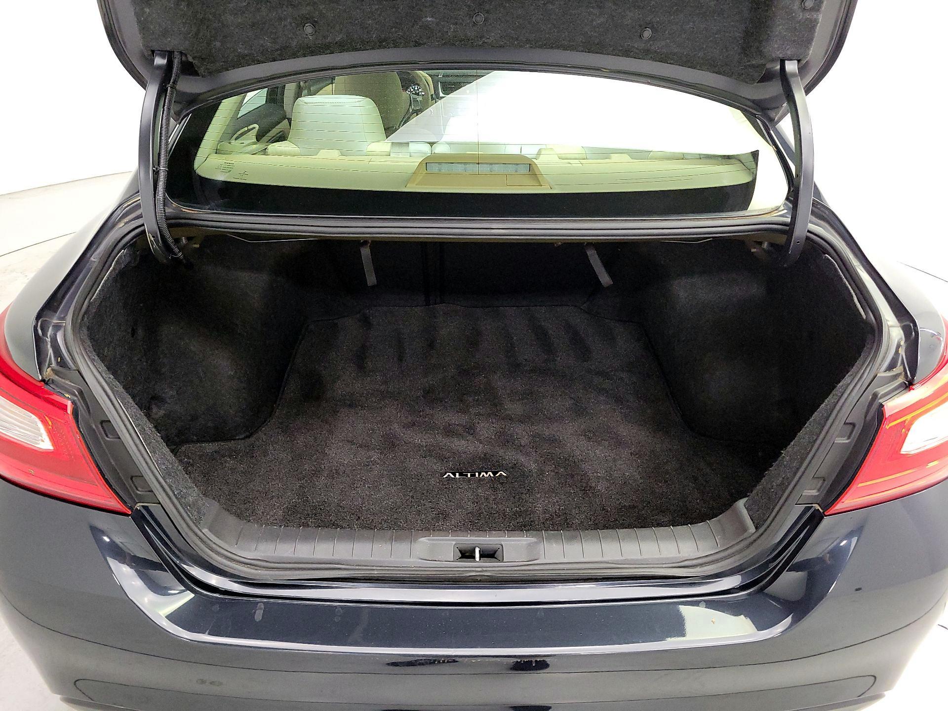 Thumbnail: 2016 Nissan Altima - 20