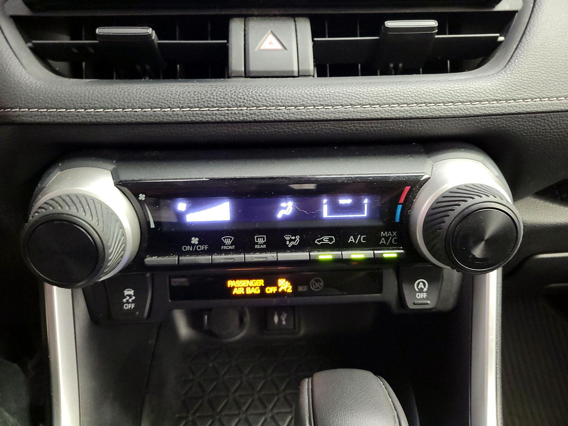 Thumbnail: 2019 Toyota RAV4 - 16