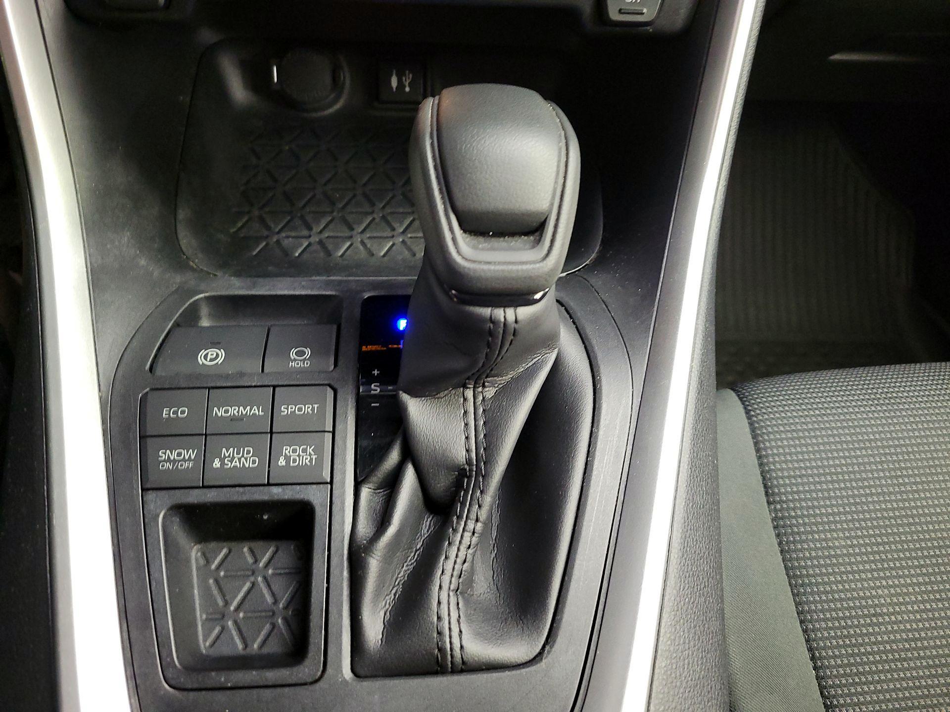 Thumbnail: 2019 Toyota RAV4 - 17