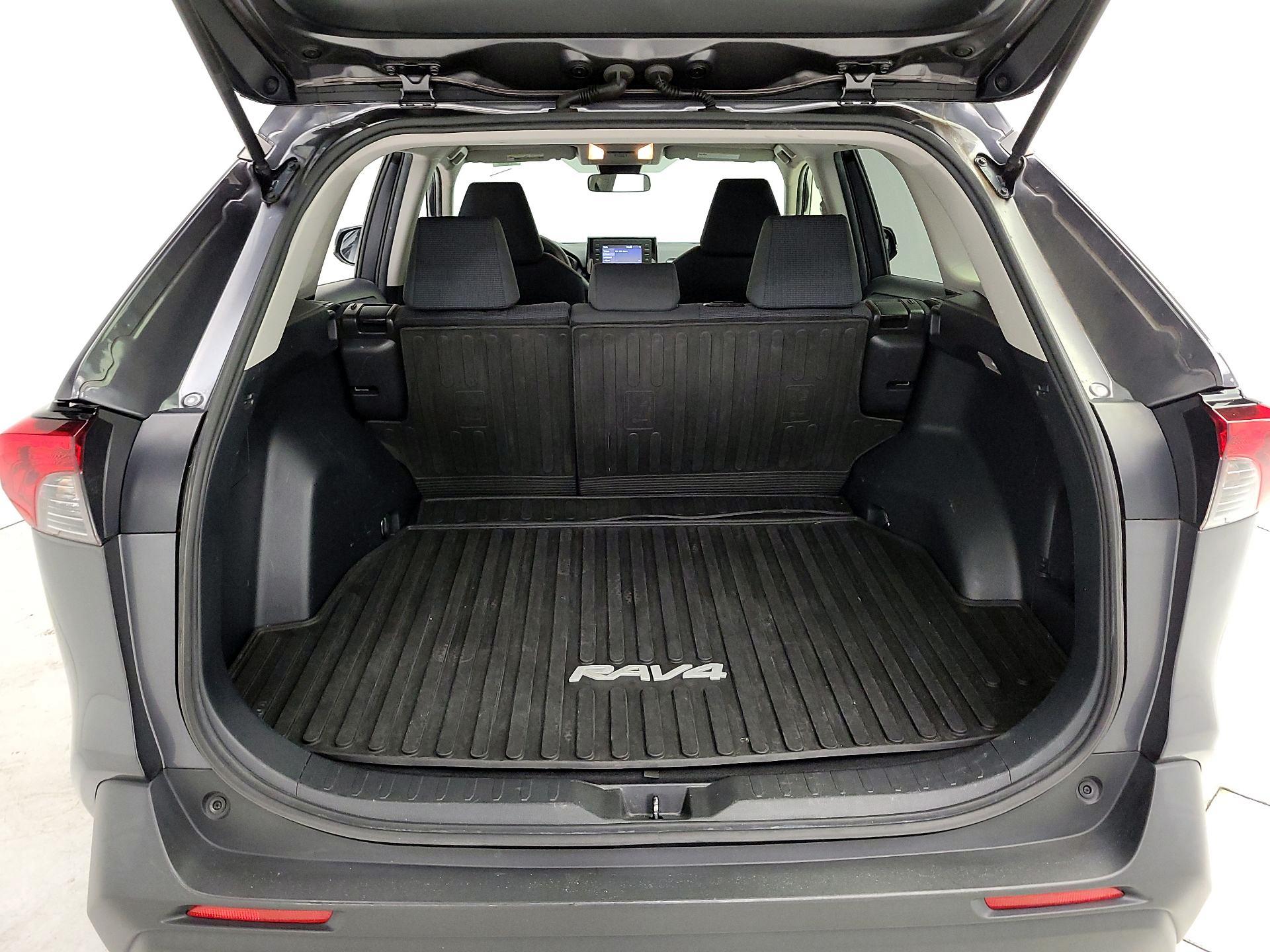 Thumbnail: 2019 Toyota RAV4 - 20