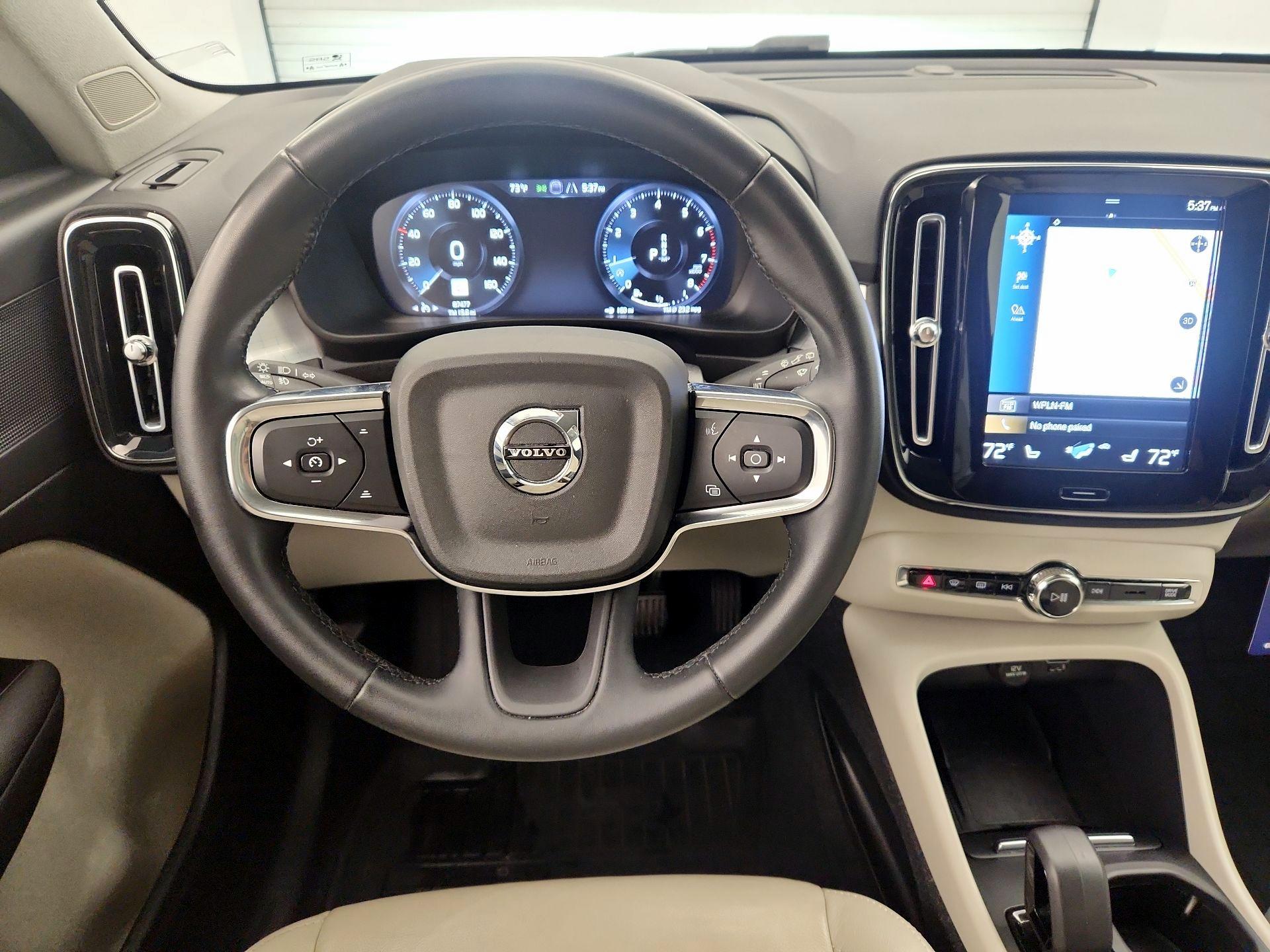 Thumbnail: 2022 Volvo XC40 - 10