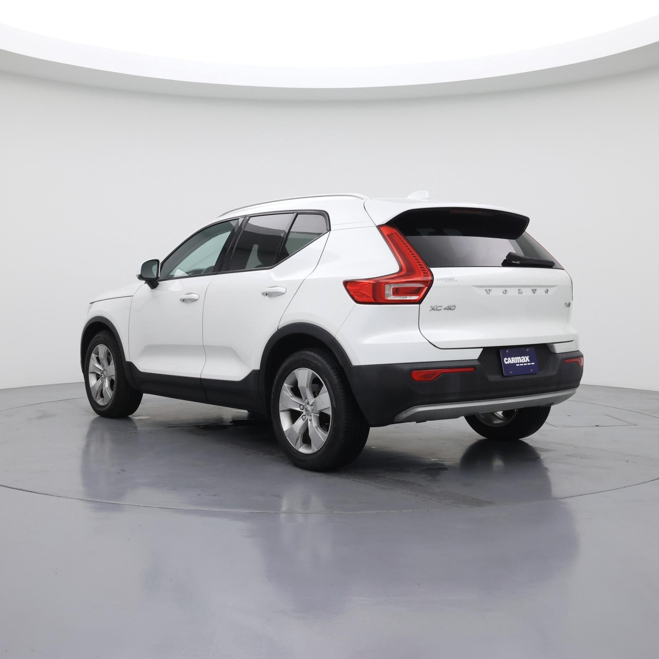 Thumbnail: 2022 Volvo XC40 - 2