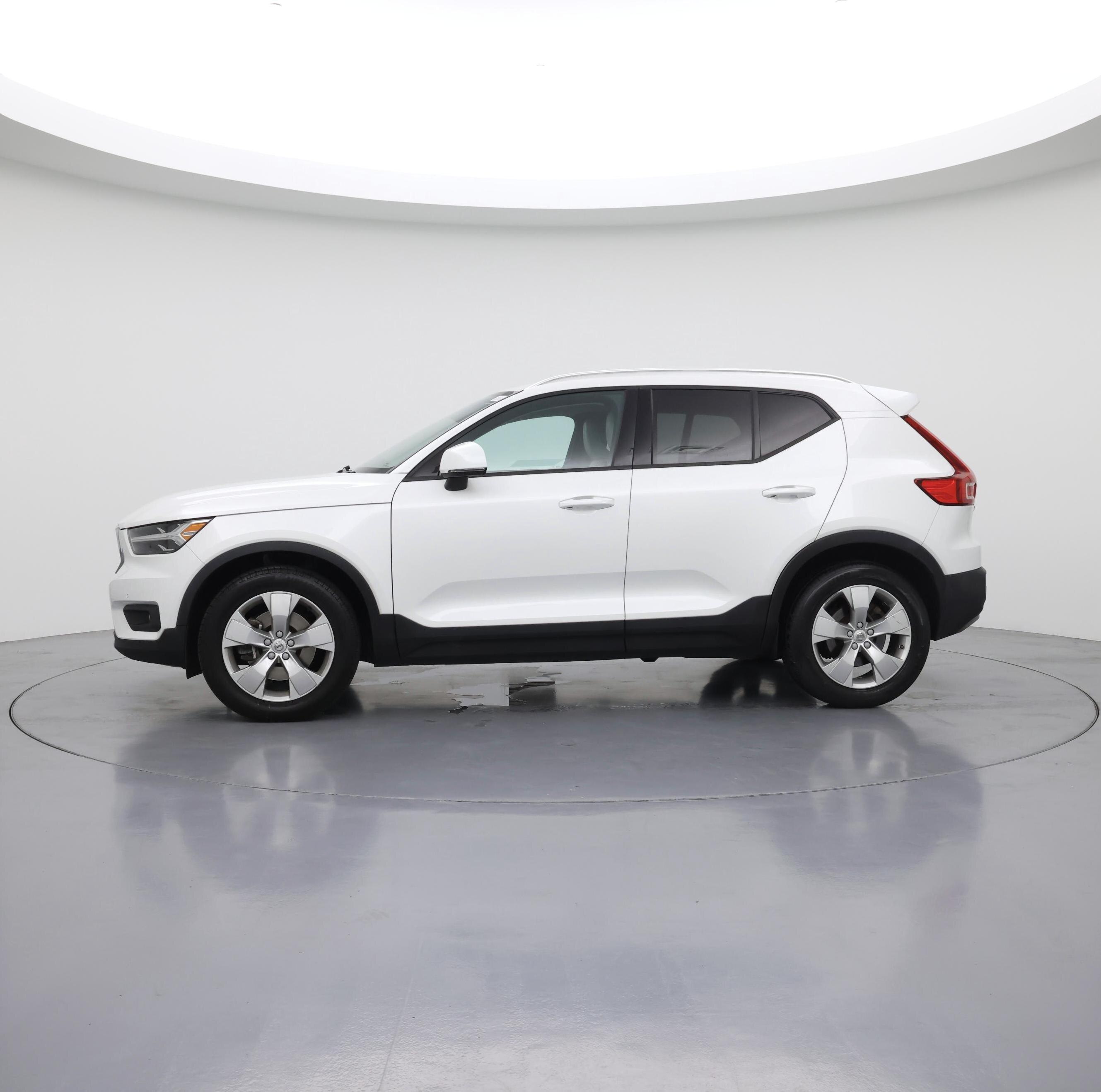 Thumbnail: 2022 Volvo XC40 - 3