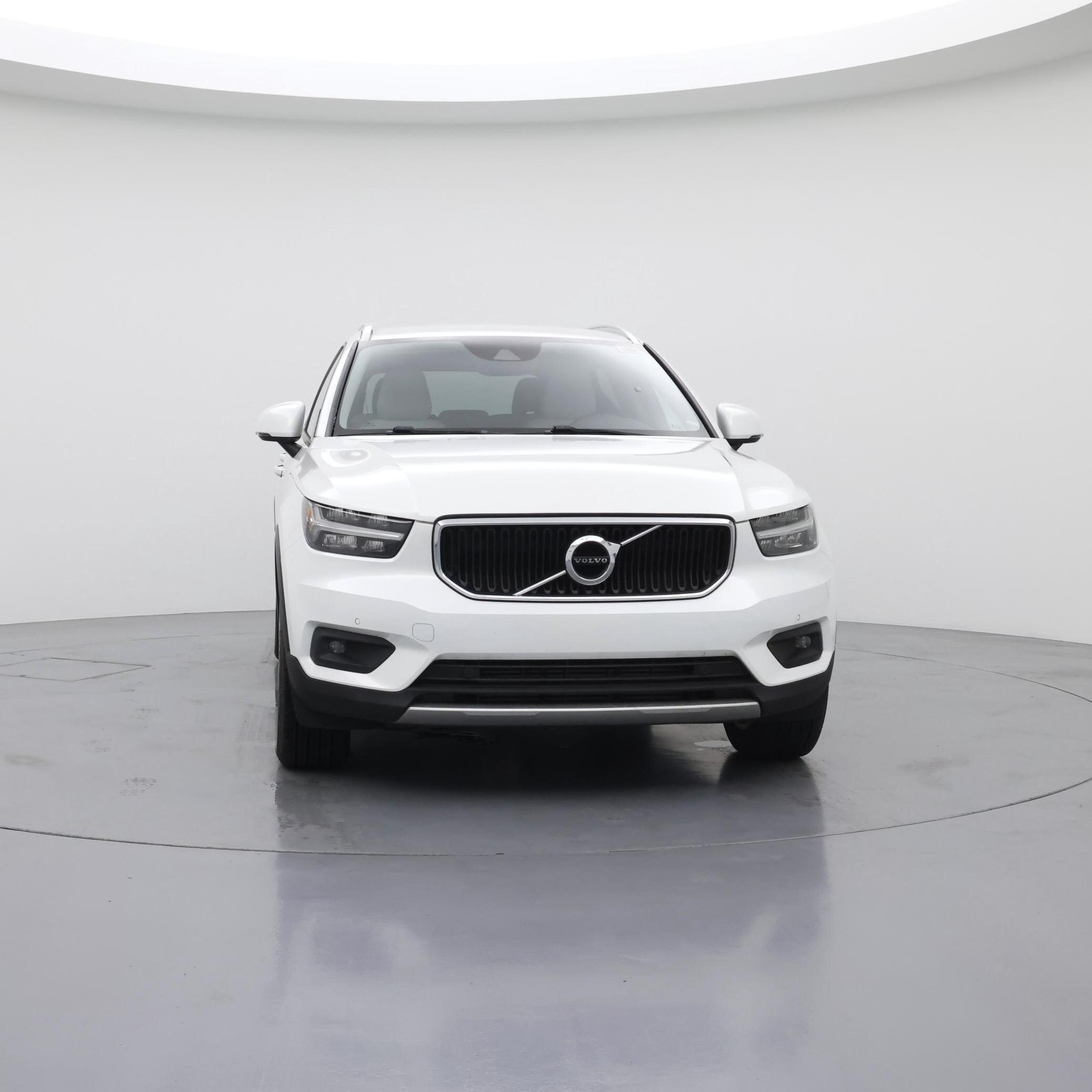 Thumbnail: 2022 Volvo XC40 - 5