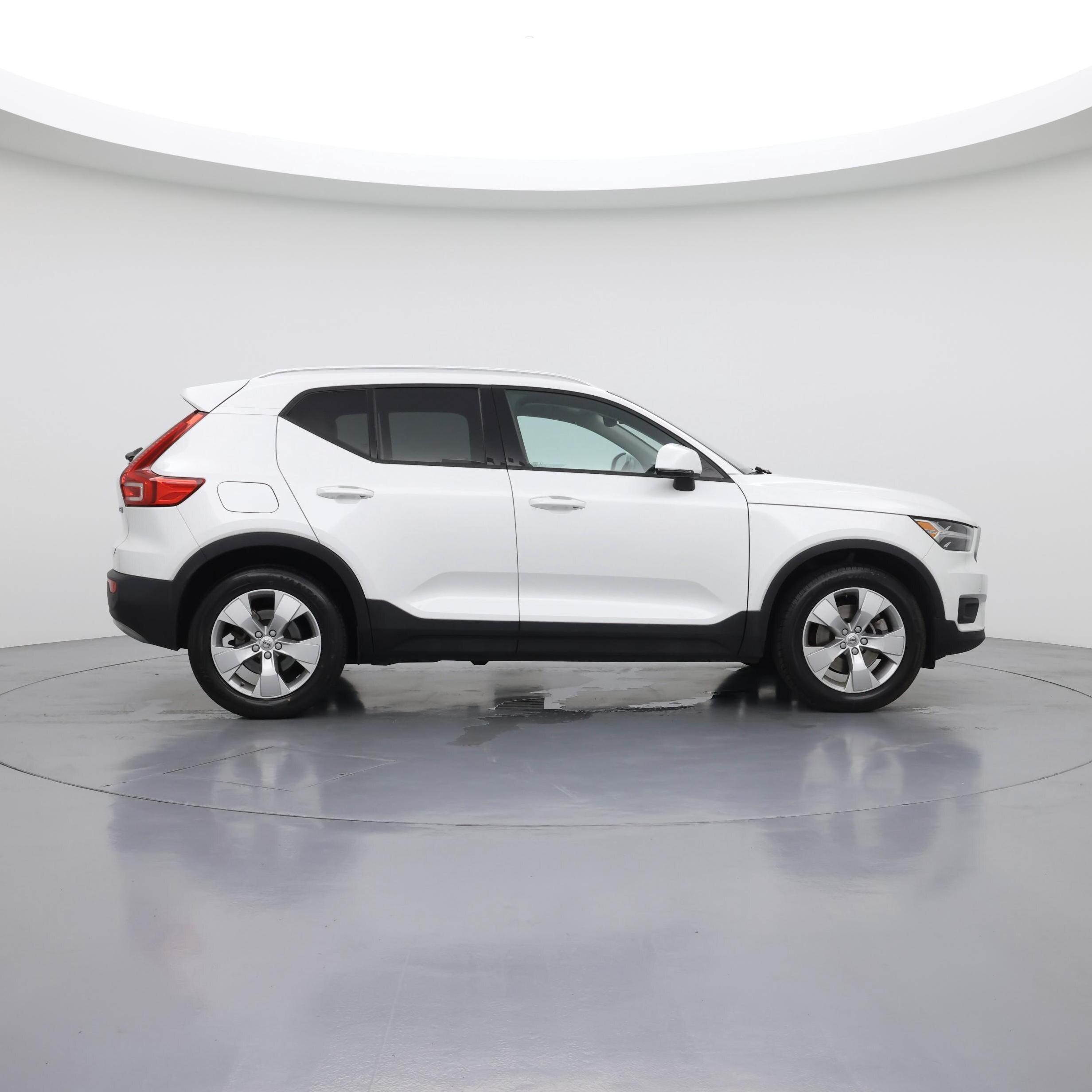 Thumbnail: 2022 Volvo XC40 - 7