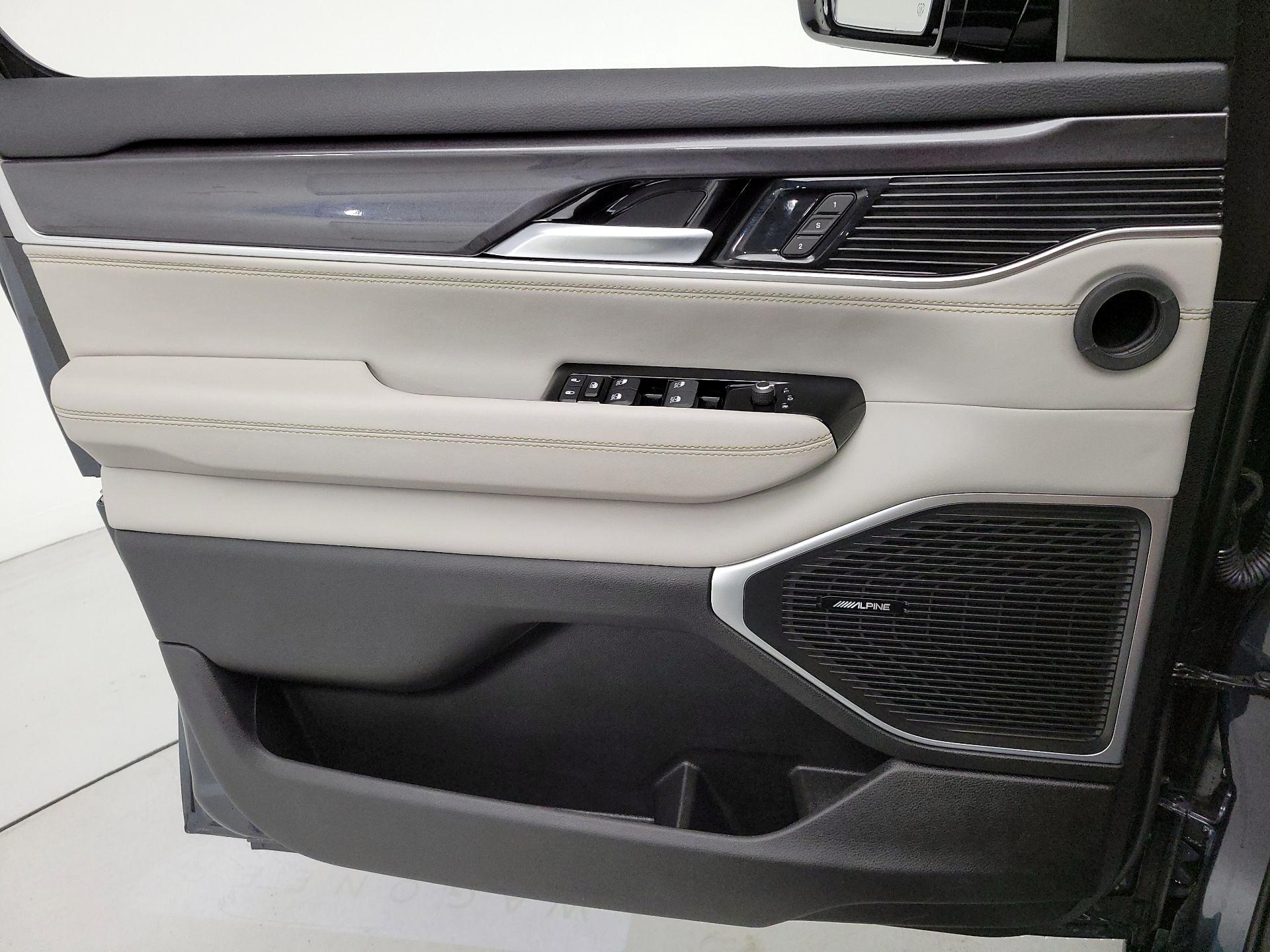 Thumbnail: 2024 Jeep Wagoneer - 12