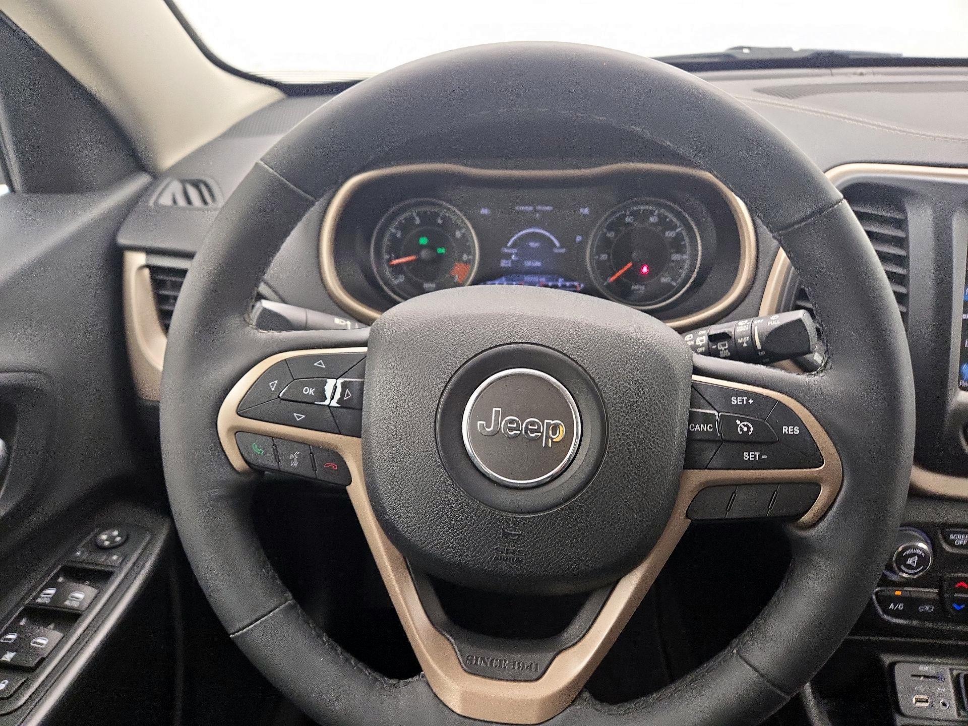 Thumbnail: 2015 Jeep Cherokee - 10