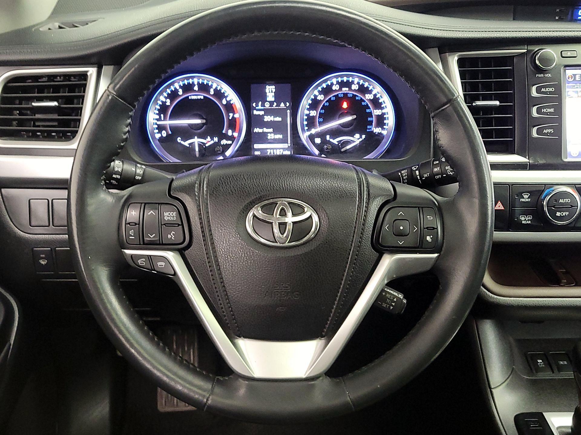 Thumbnail: 2014 Toyota Highlander - 10