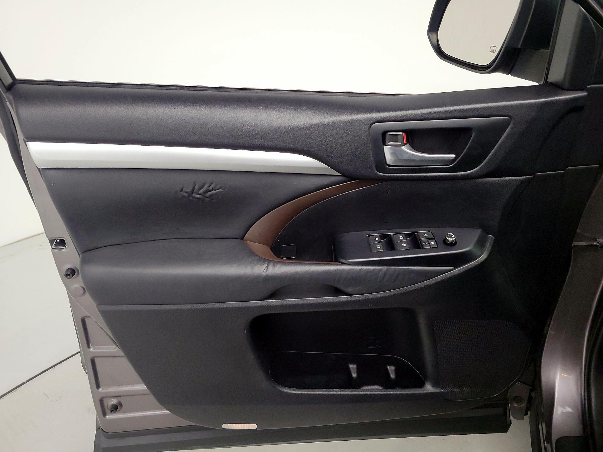 Thumbnail: 2014 Toyota Highlander - 12