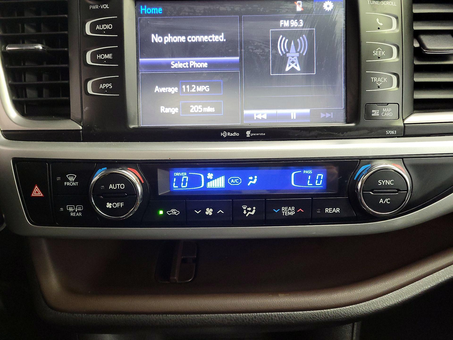 Thumbnail: 2014 Toyota Highlander - 17