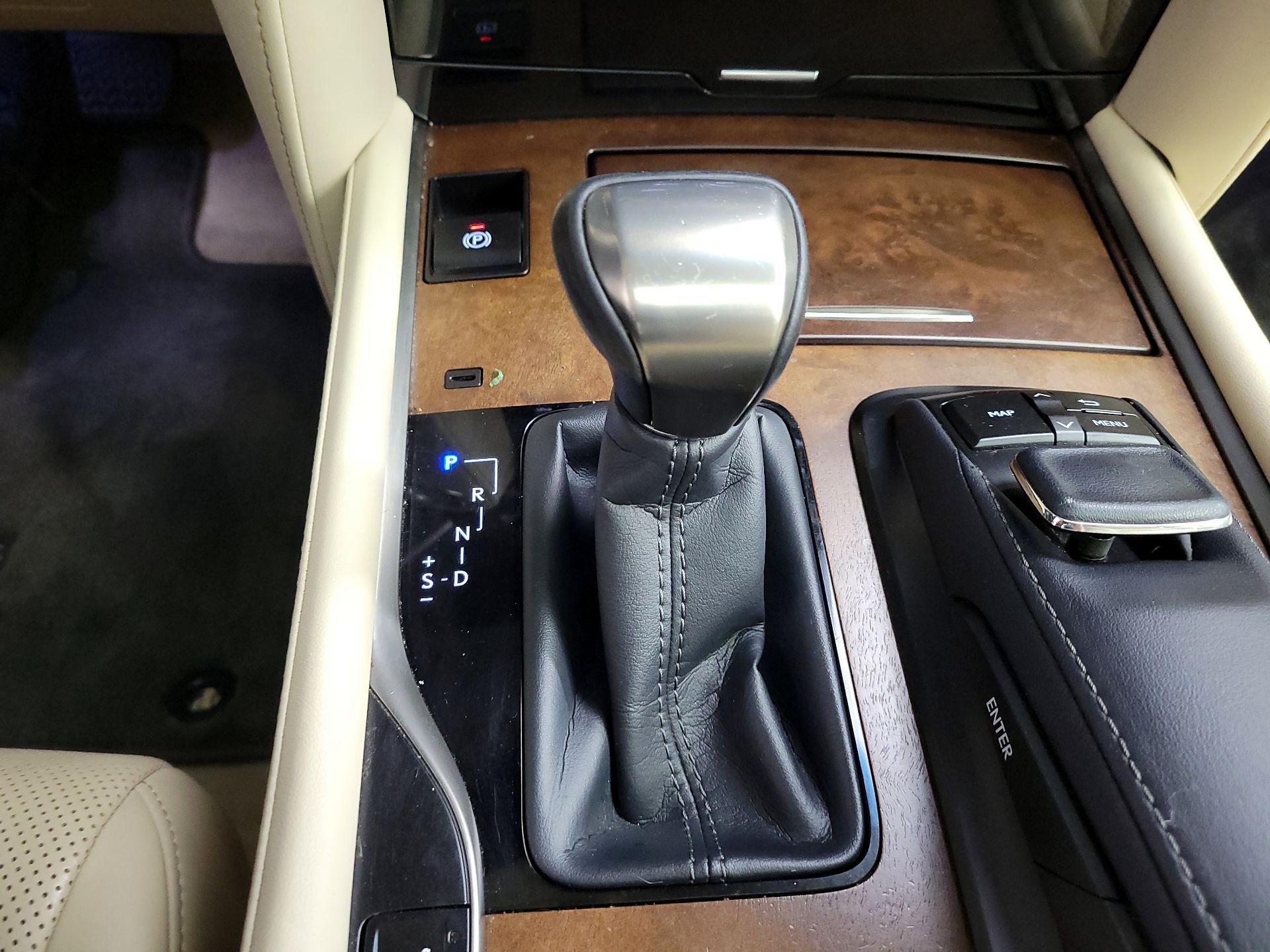Thumbnail: 2018 Lexus LX - 18