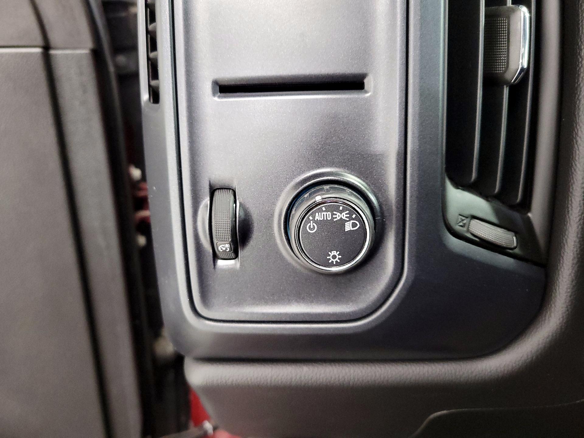 Thumbnail: 2014 Chevrolet Silverado 1500 - 13