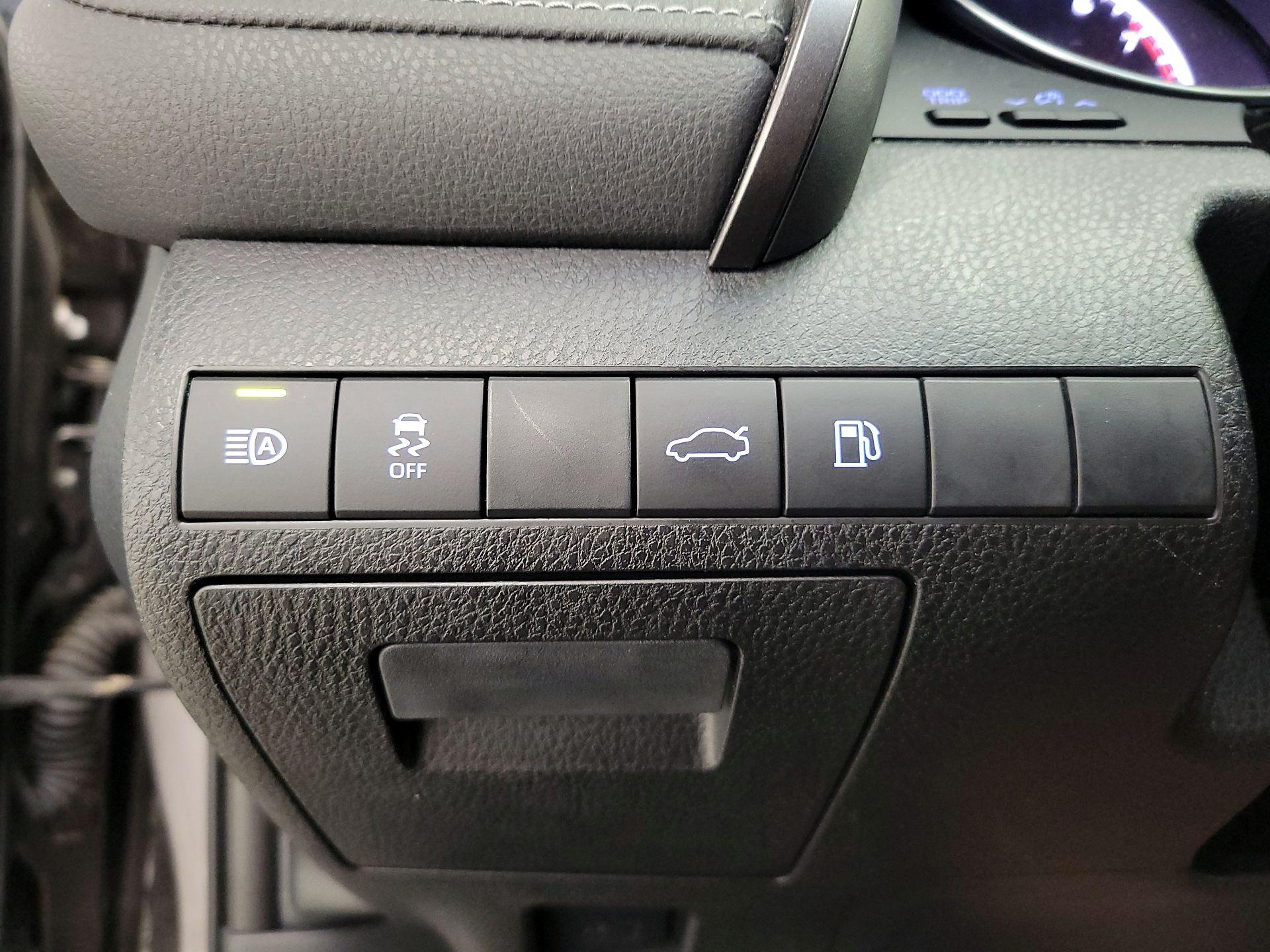 Thumbnail: 2018 Toyota Camry - 13