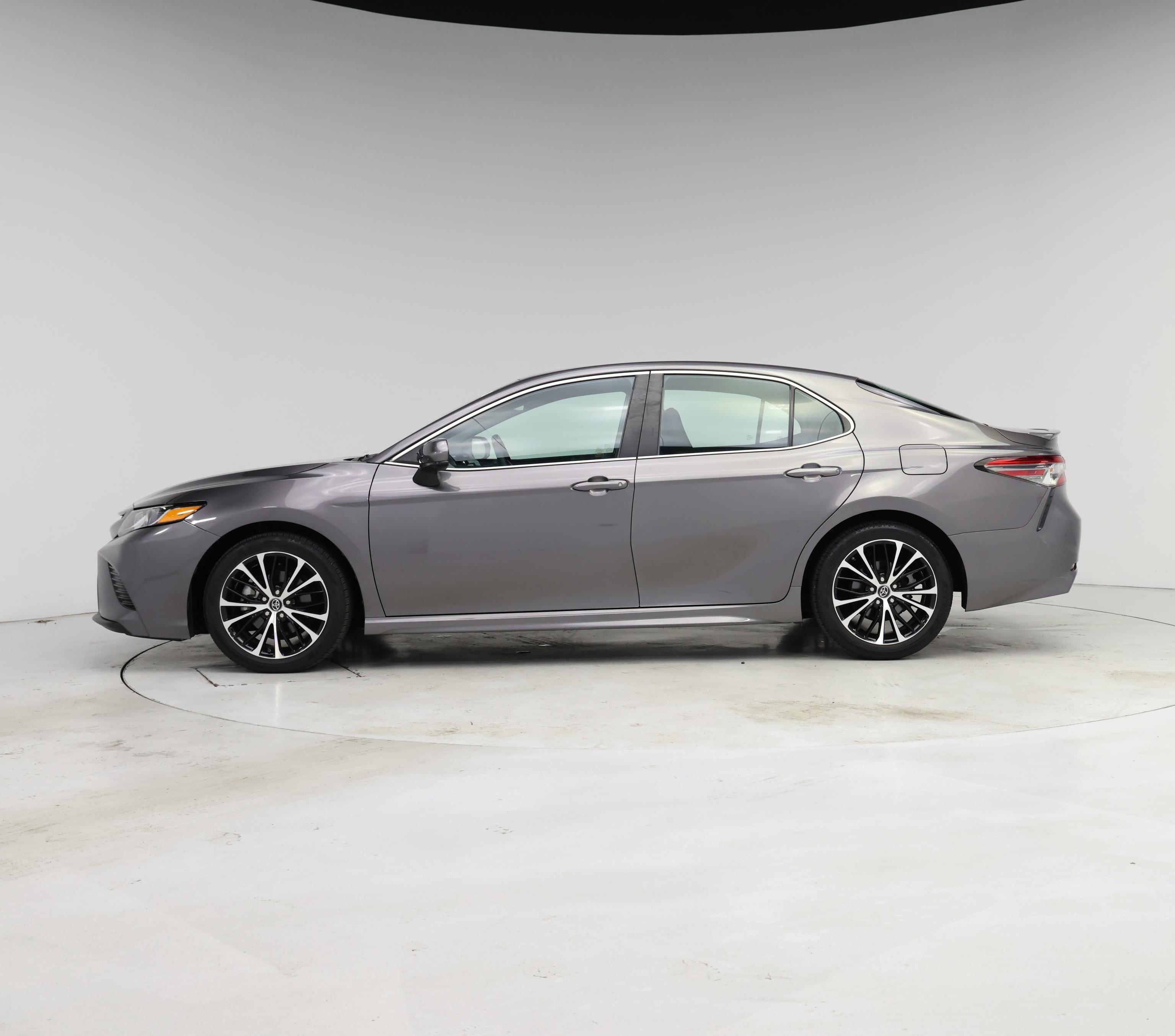 Thumbnail: 2018 Toyota Camry - 3