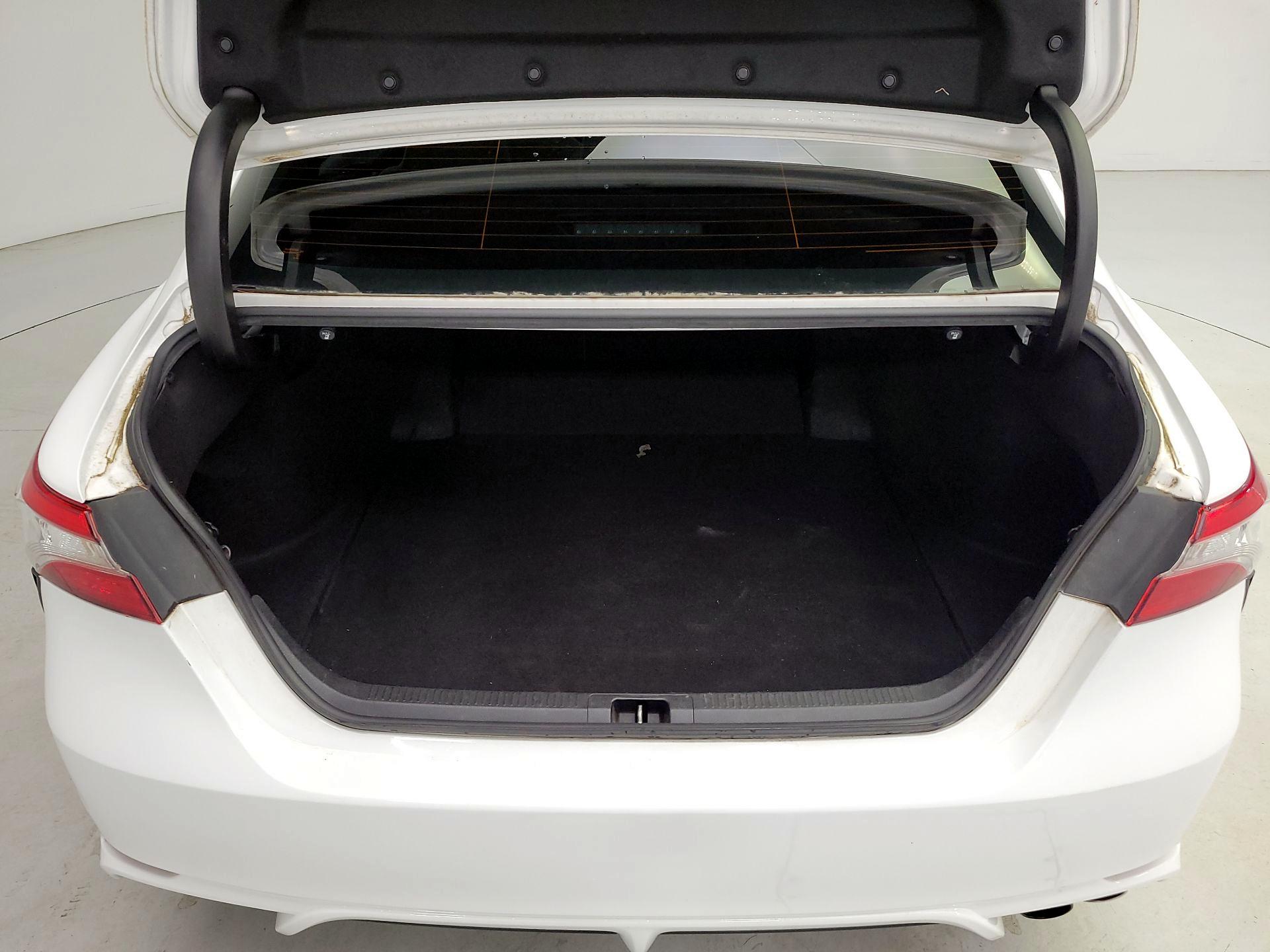 Thumbnail: 2020 Toyota Camry - 20