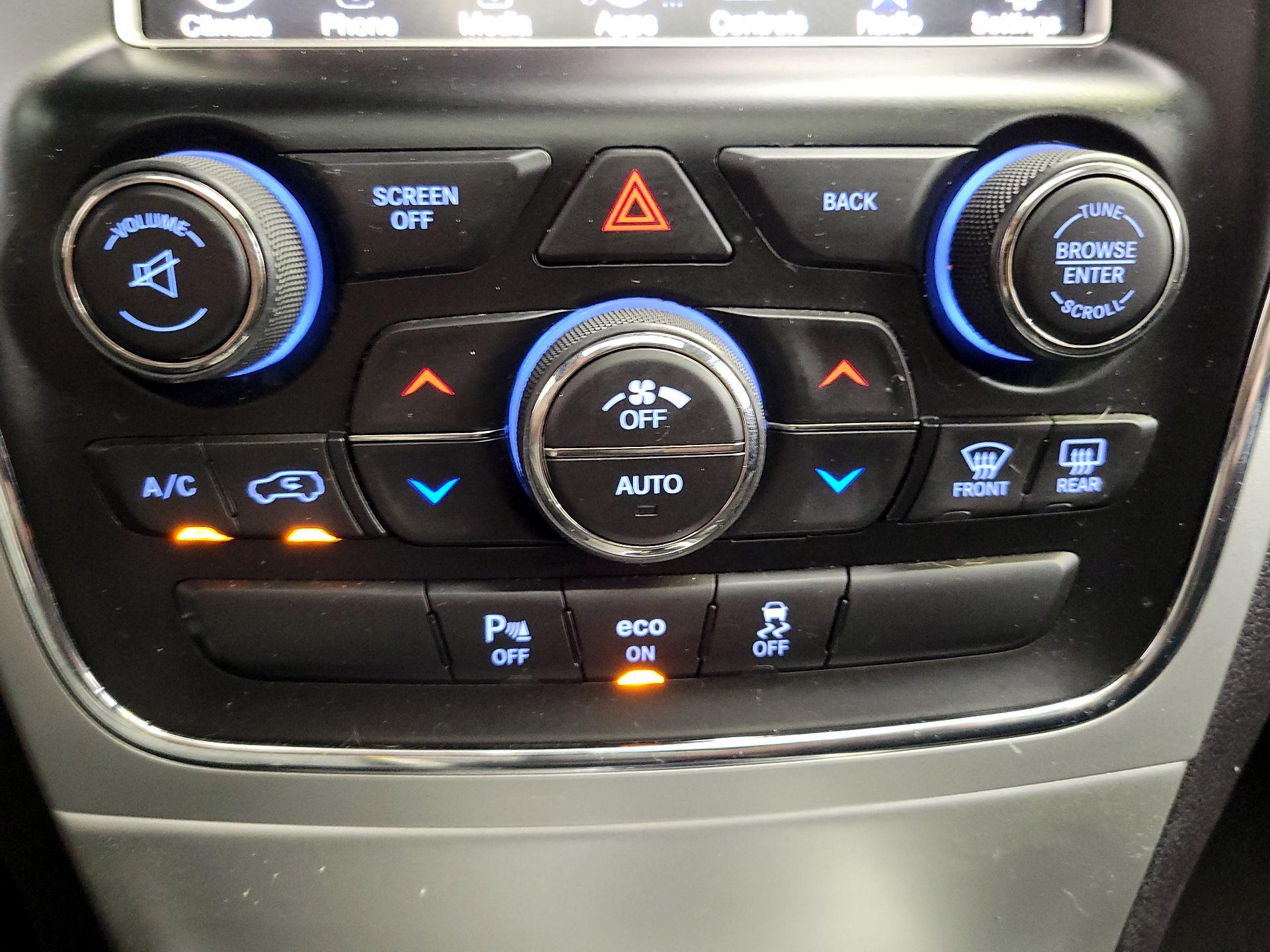 Thumbnail: 2015 Jeep Grand Cherokee - 16